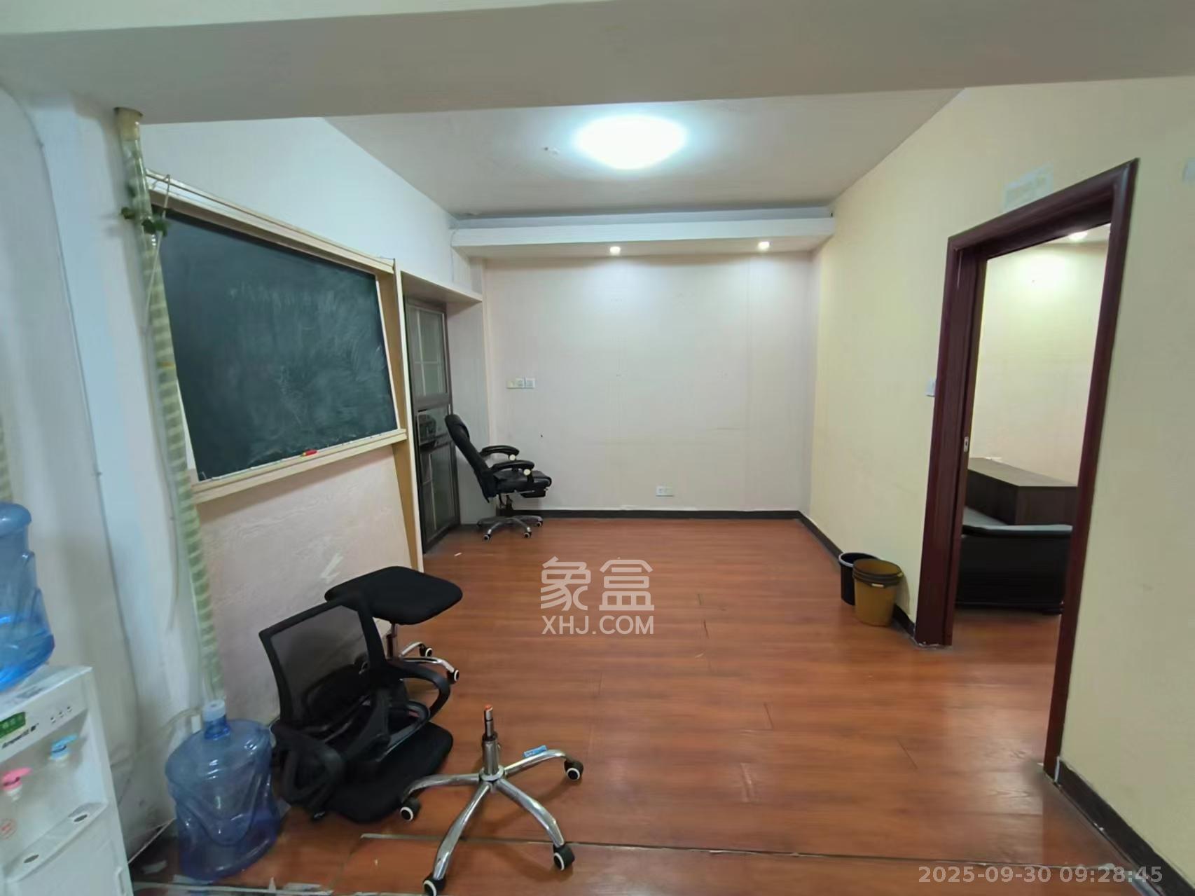 巧克力空间（建鸿达现代大厦）  2室2厅1卫    1800.0元/月室内图