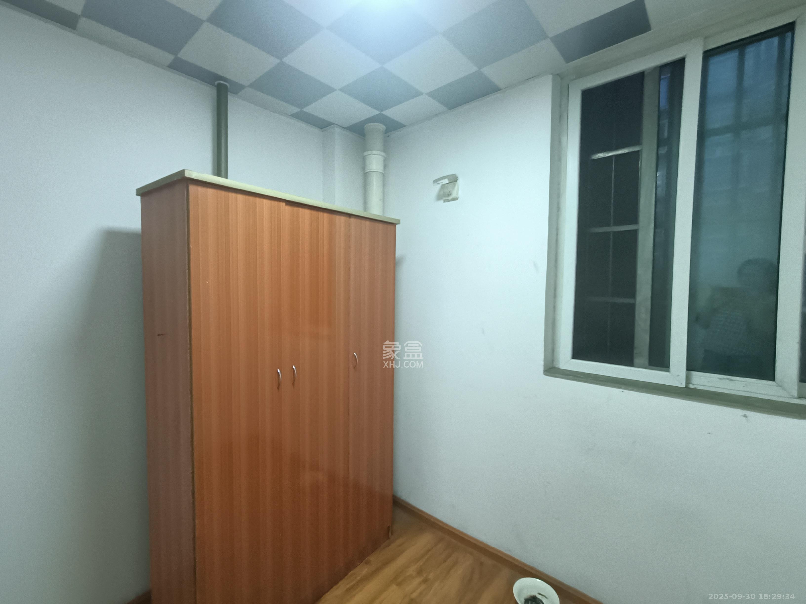 泰禹家园(彩云之翼家园一期、二期、三期) 3室2厅2卫 1700.0元/月 泰禹家园(彩云之翼家园一期、二期、三期) 3室2厅2卫 1700.0元/月室内图