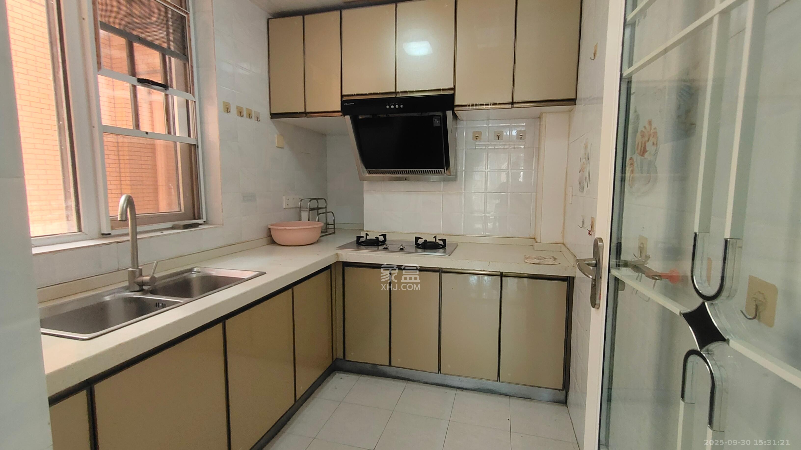 丽发新城 2室2厅1卫 1600.0元/月 丽发新城 2室2厅1卫 1600.0元/月室内图