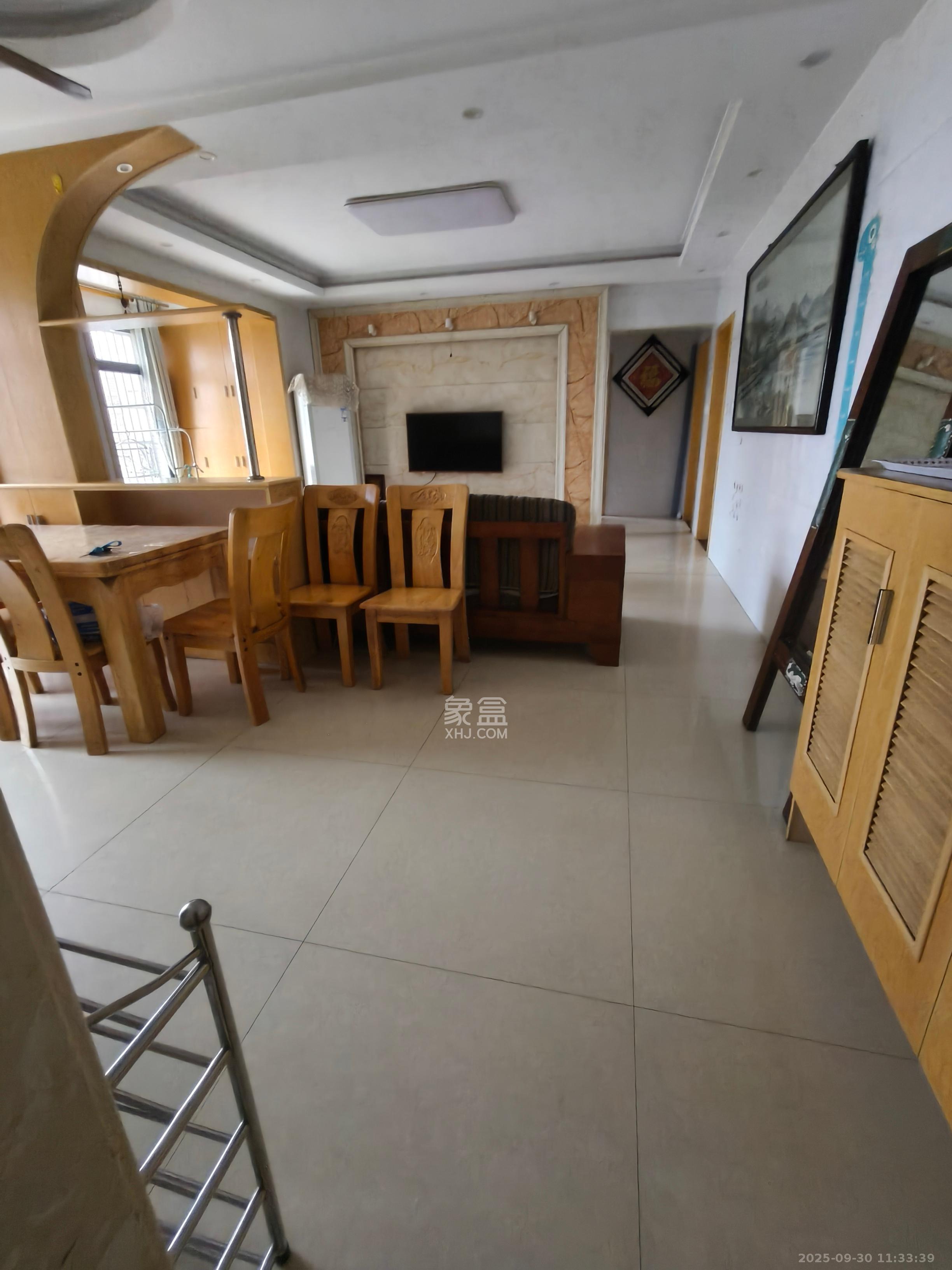 波隆城市花园 3室2厅2卫 2200.0元/月 波隆城市花园 3室2厅2卫 2200.0元/月室内图