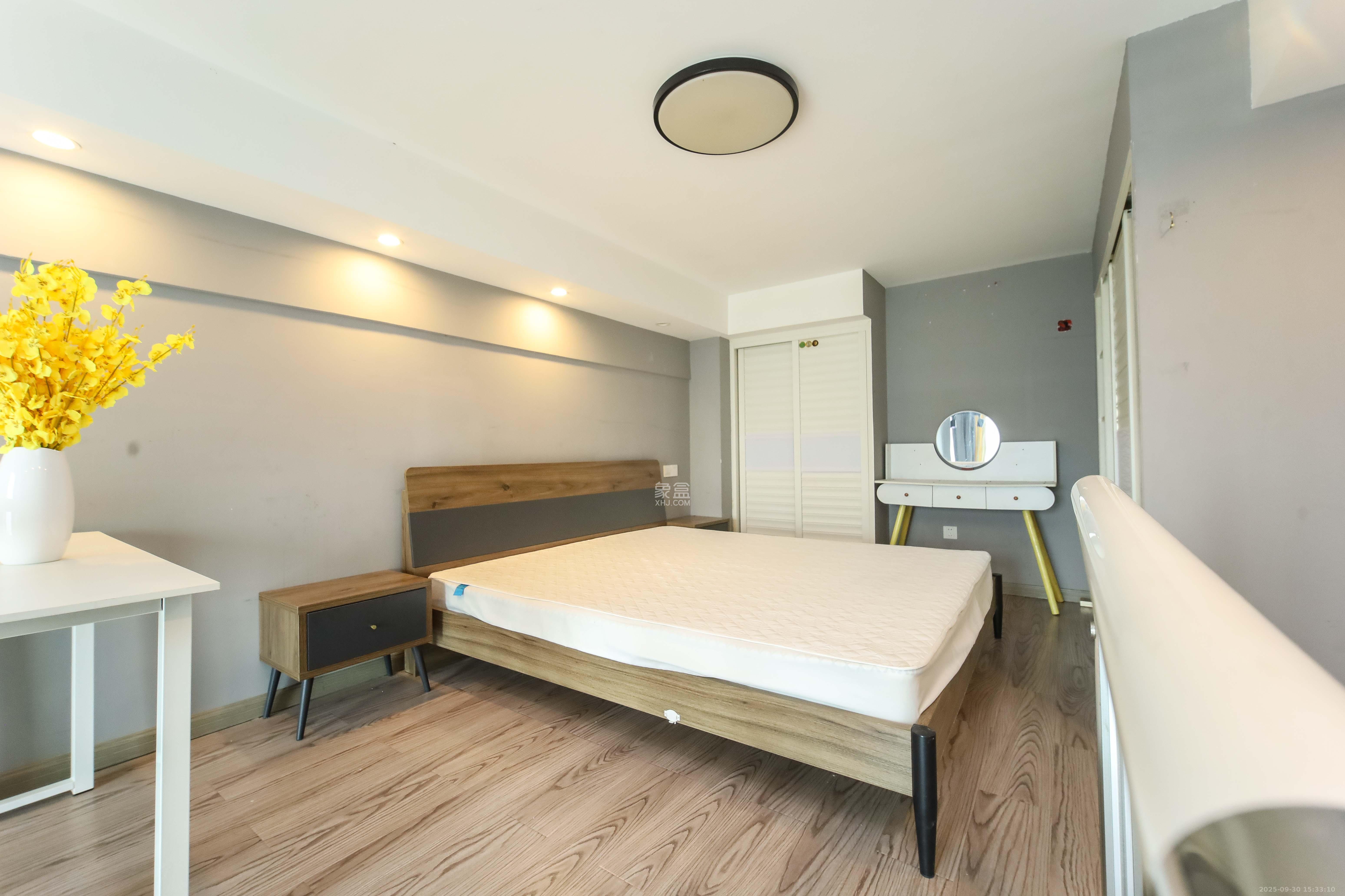 东盈商业广场（华泉城市广场）  1室1厅1卫    35.0万卧室