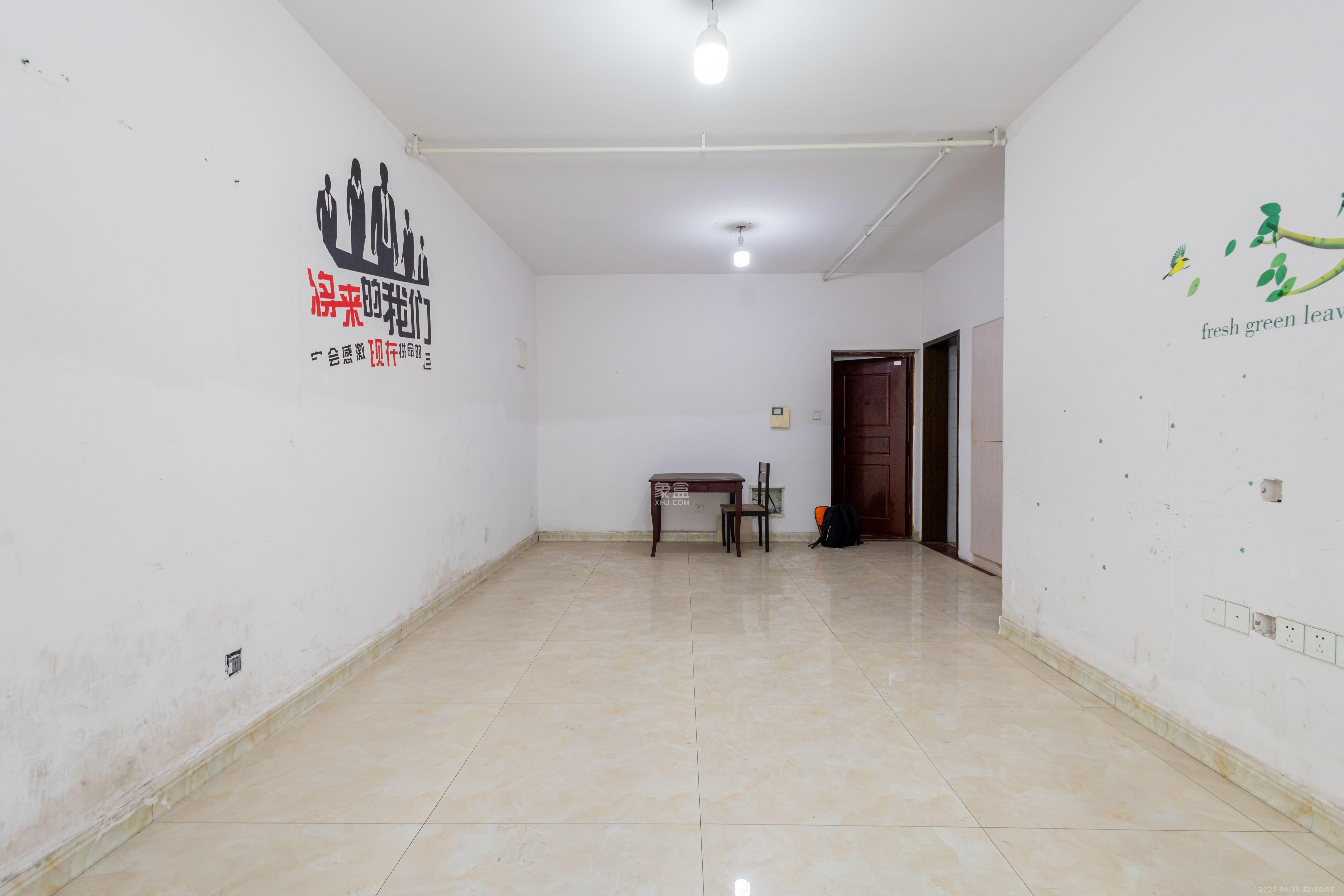 康桥长郡  3室2厅1卫    58.0万客厅