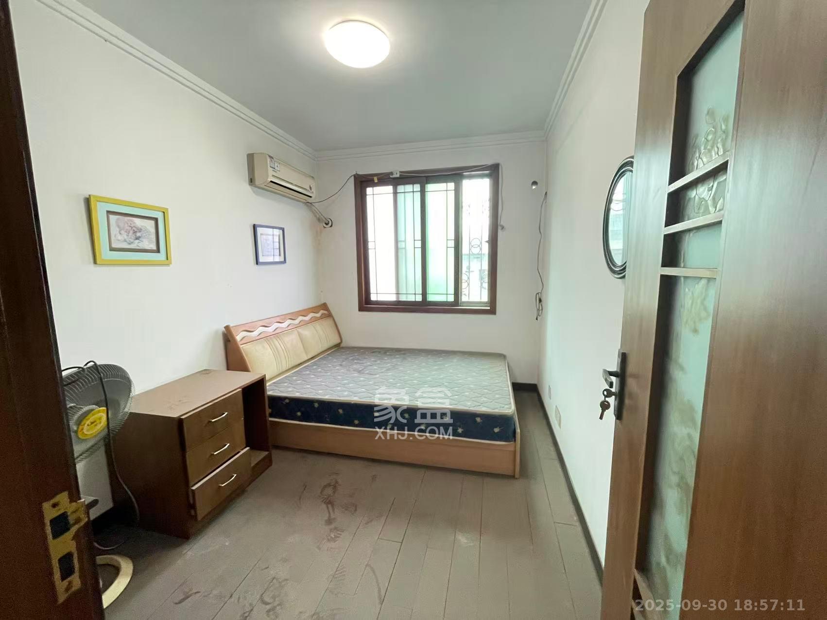 新华园 4室2厅1卫 2600.0元/月 新华园 4室2厅1卫 2600.0元/月室内图