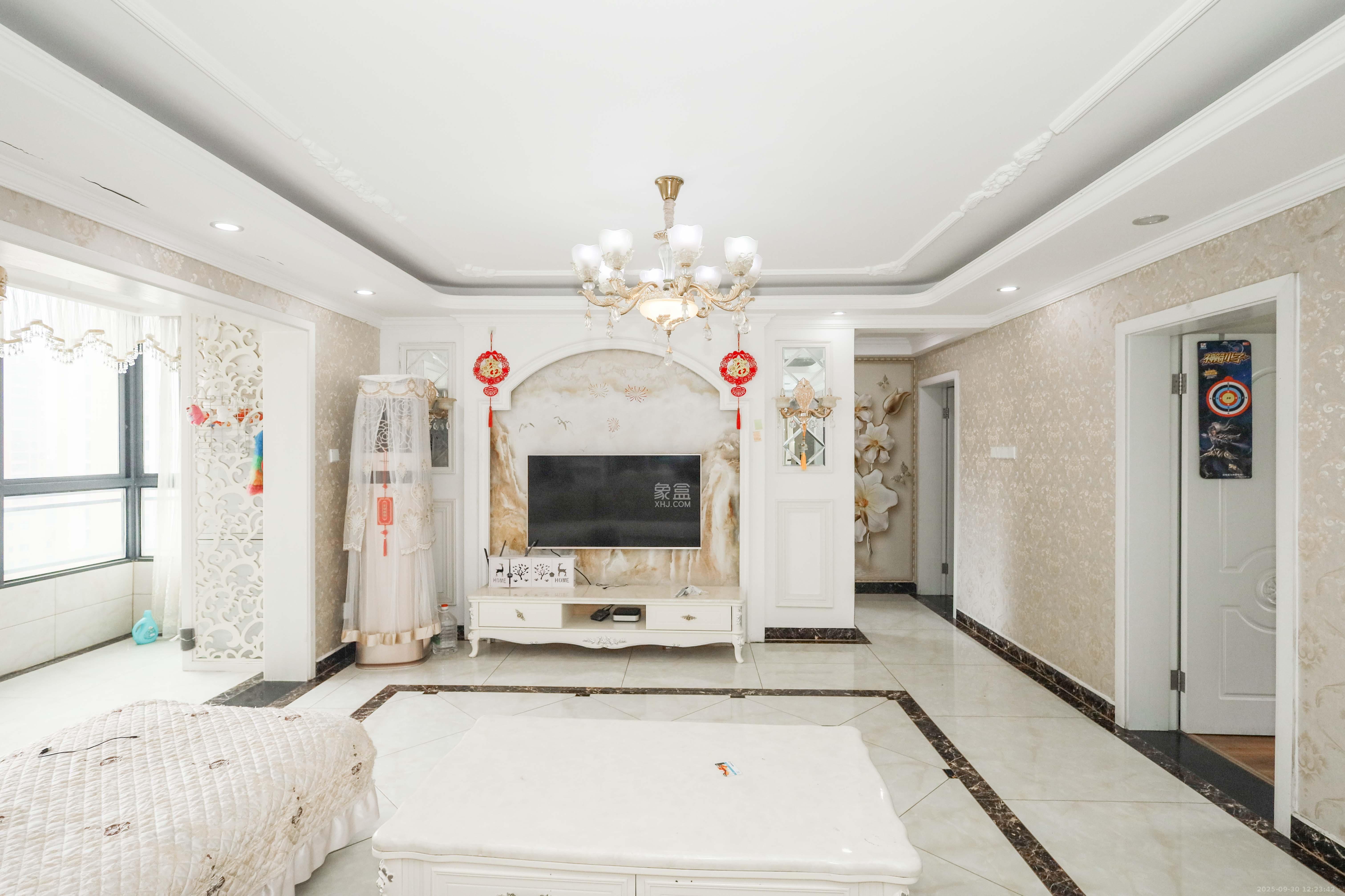 好莱城(弘德西街) 4室2厅2卫 120.0万 好莱城(弘德西街) 4室2厅2卫 120.0万客厅