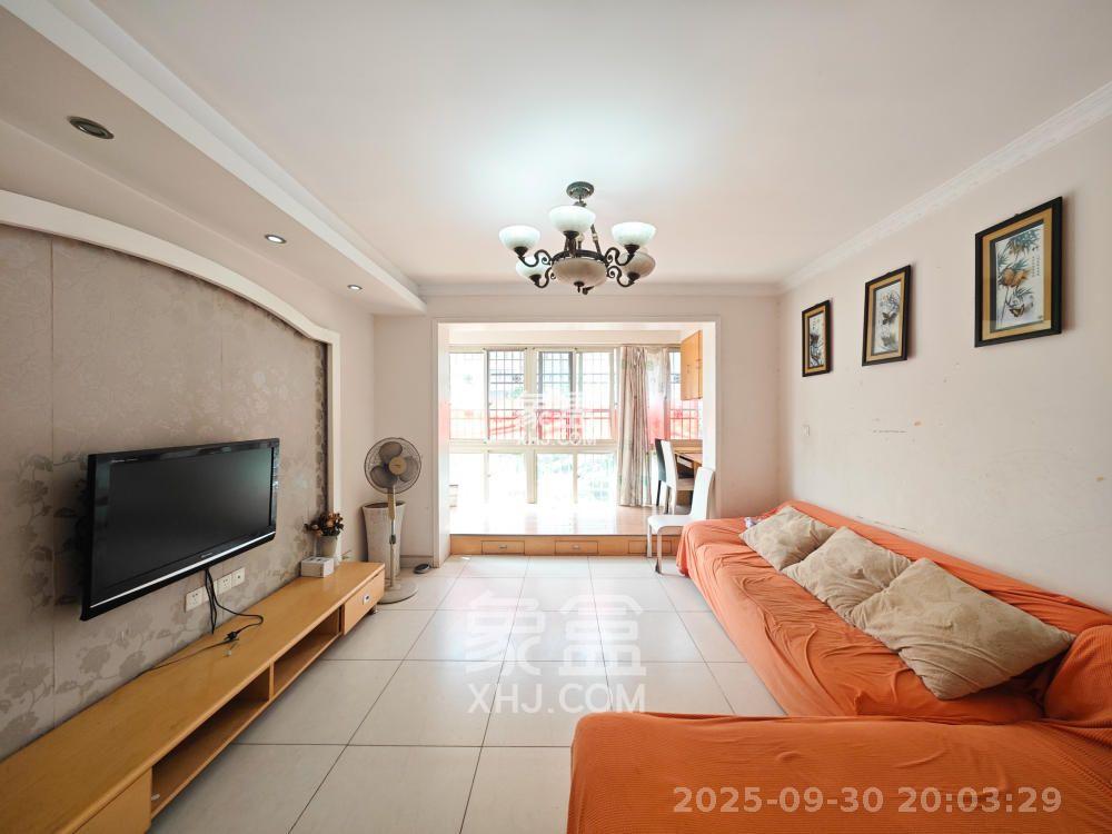 鄱阳小区 3室2厅1卫 1300.0元/月 鄱阳小区 3室2厅1卫 1300.0元/月室内图