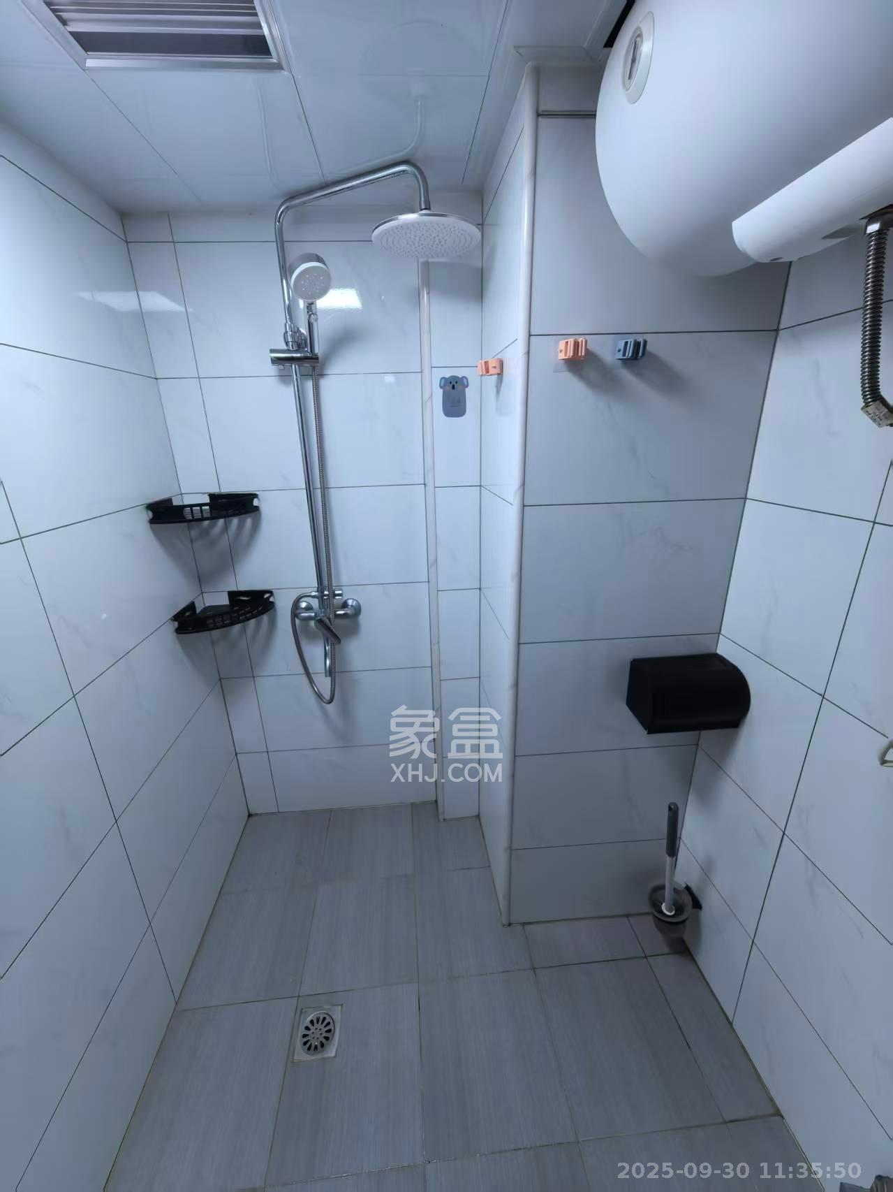 藏珑湖上公馆  1室1厅1卫    2300.0元/月室内图