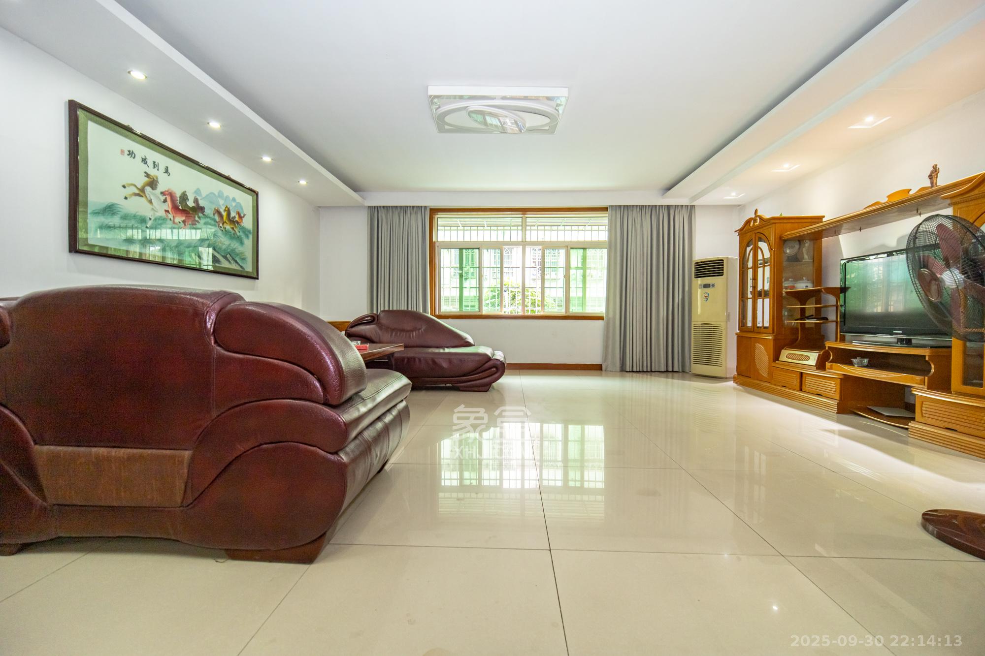 武装部宿舍  4室2厅2卫    79.8万 武装部宿舍  4室2厅2卫    79.8万