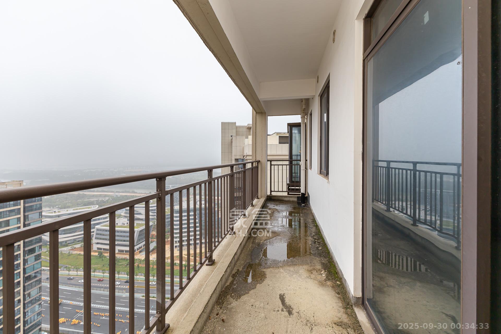 润和湘江天地E区 4室2厅2卫 168.0万 润和湘江天地E区 4室2厅2卫 168.0万阳台