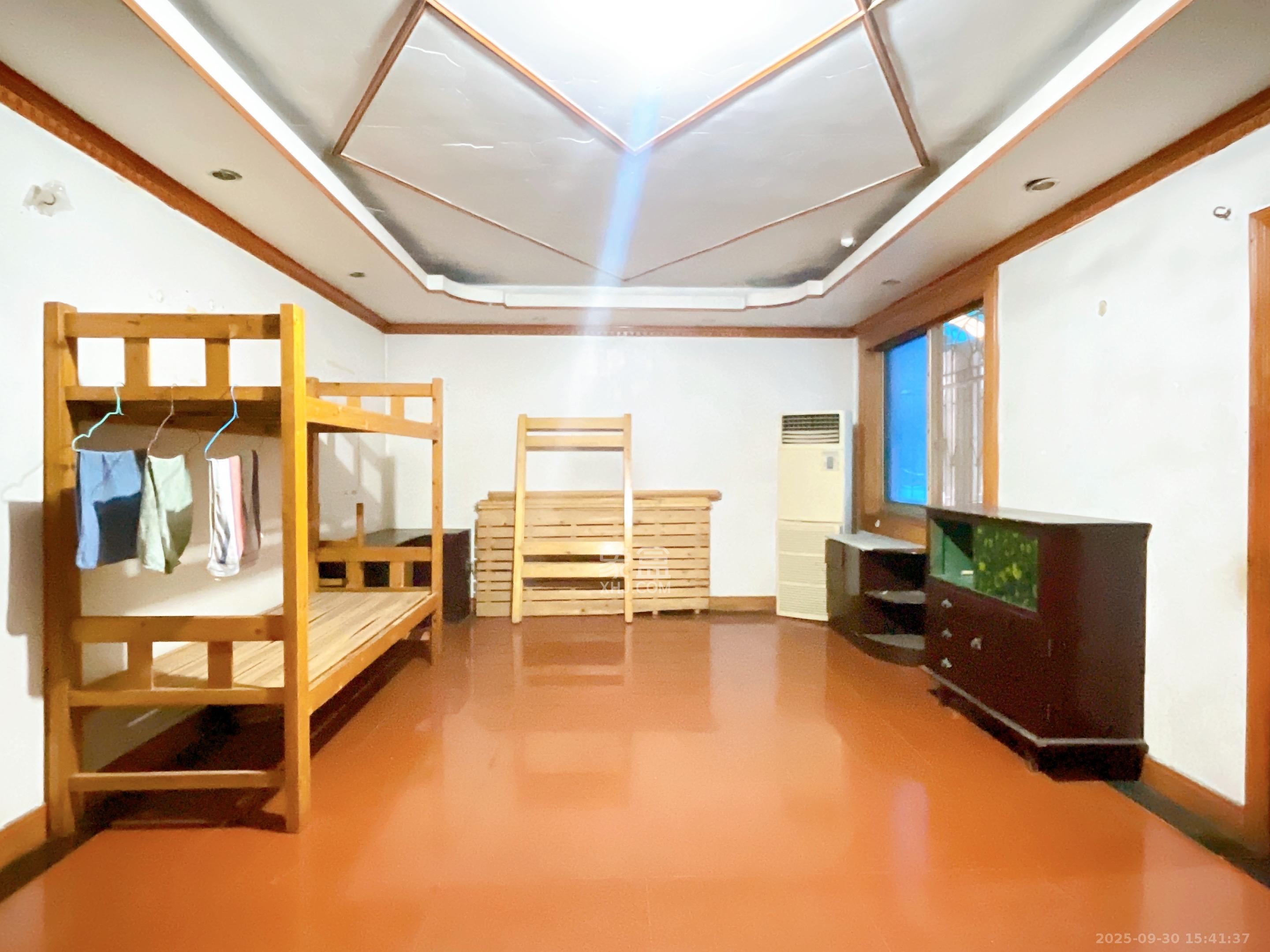 便河边社区  3室2厅2卫    2200.0元/月室内图