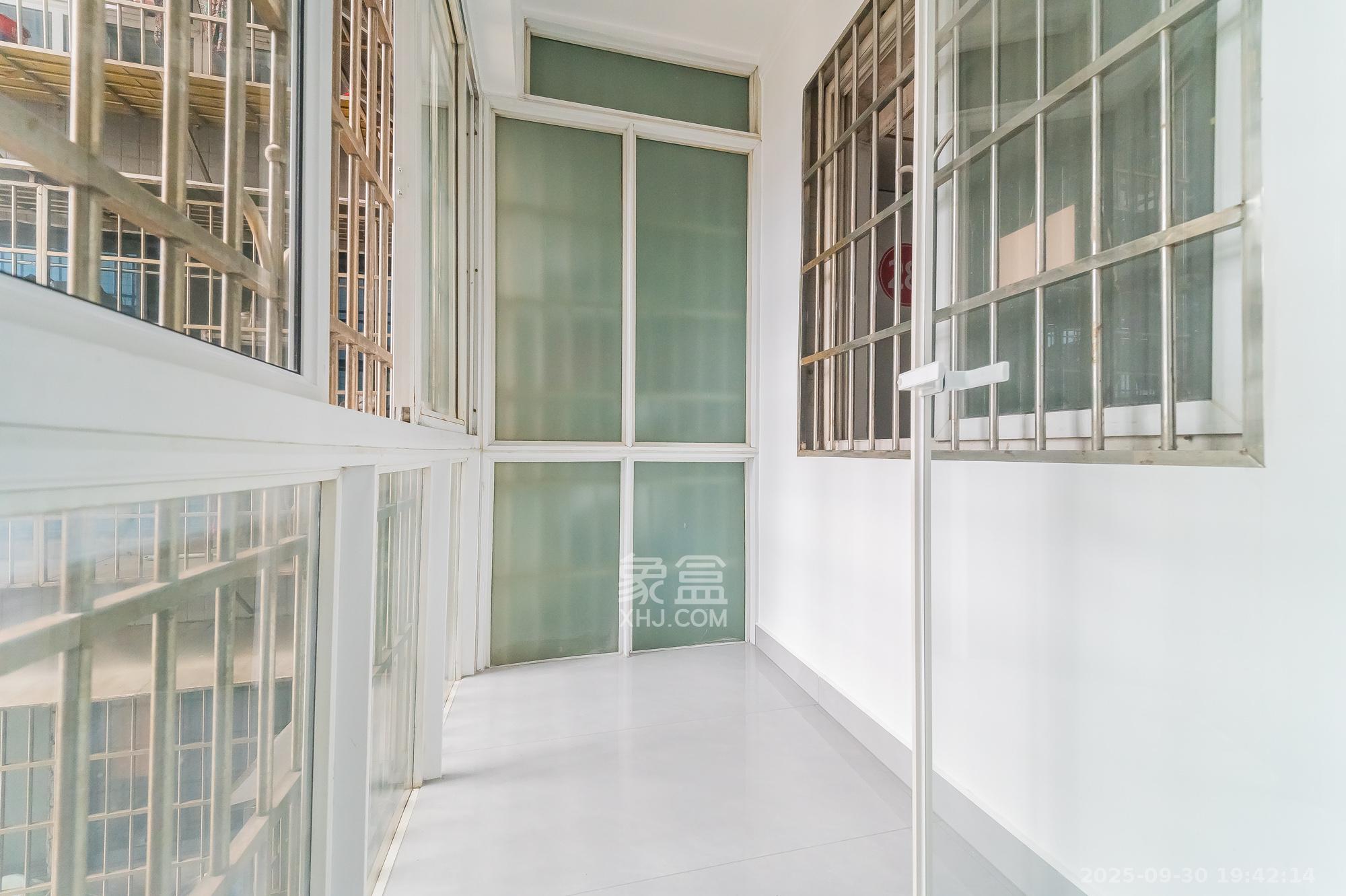 星沙教师公寓 3室2厅2卫 66.8万 星沙教师公寓 3室2厅2卫 66.8万厨房