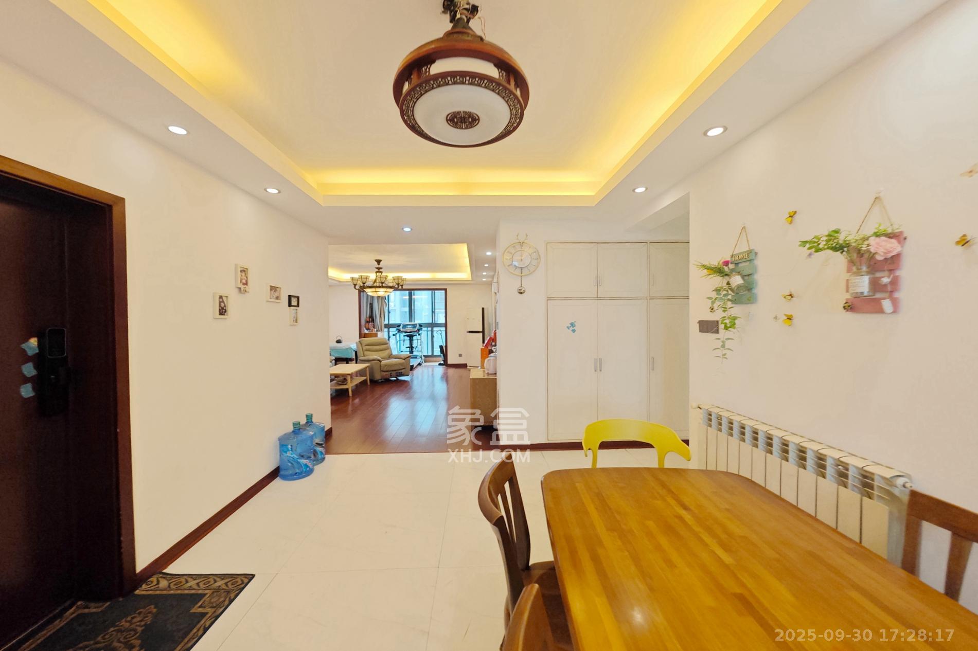 中江佳境天成 4室2厅2卫 139.0万 中江佳境天成 4室2厅2卫 139.0万客厅