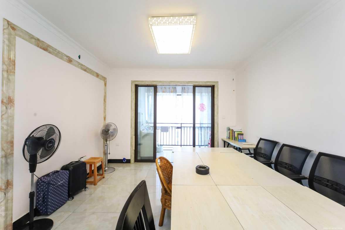 天下一家 3室2厅1卫 2700.0元/月 天下一家 3室2厅1卫 2700.0元/月室内图