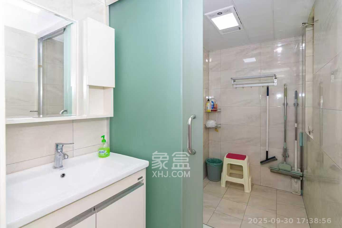 金地三千府(金地湖山樾、金地自在城) 3室2厅2卫 1900.0元/月 金地三千府(金地湖山樾、金地自在城) 3室2厅2卫 1900.0元/月室内图