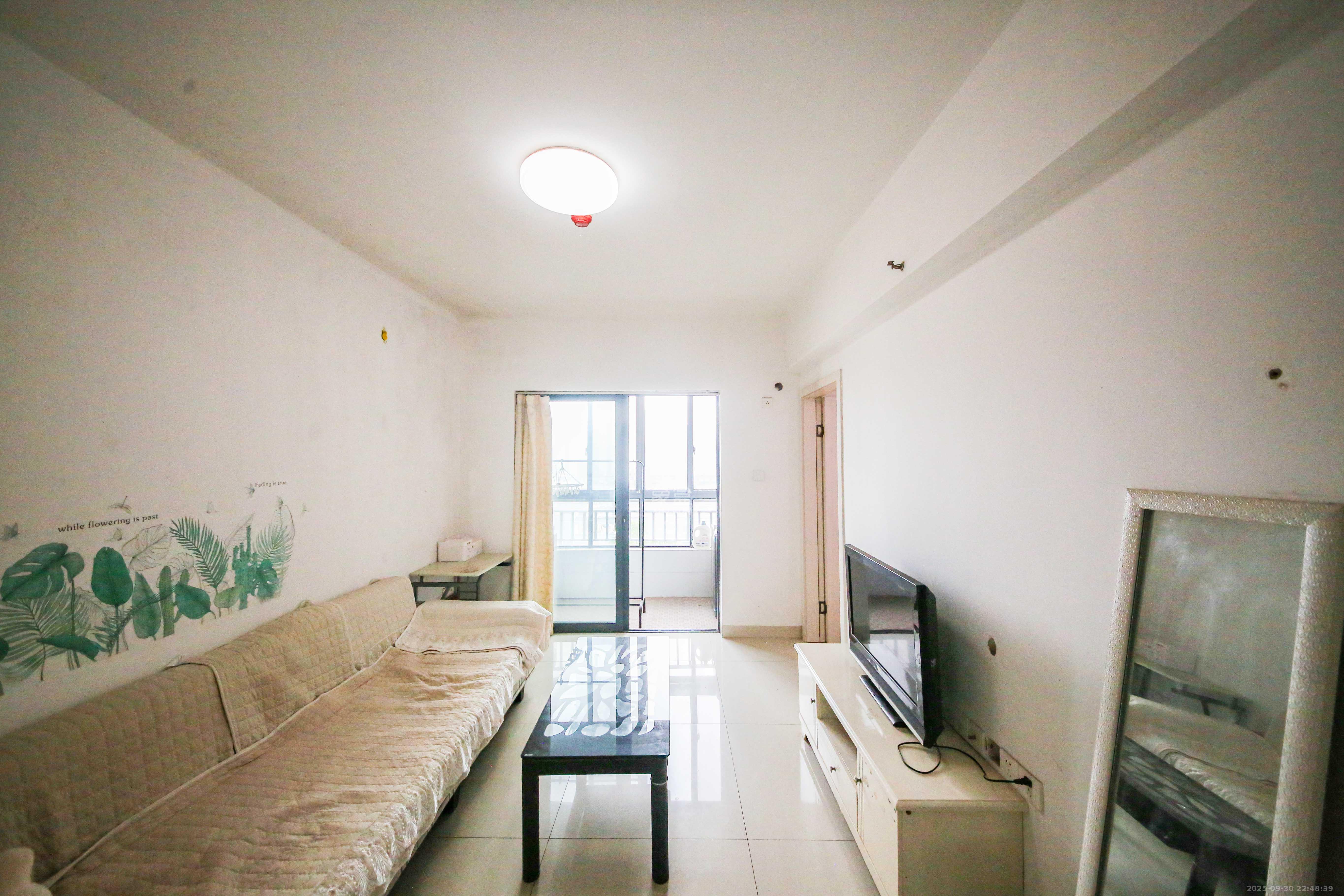 上峰苑(兰亭玥岛) 2室2厅1卫 52.0万 上峰苑(兰亭玥岛) 2室2厅1卫 52.0万客厅