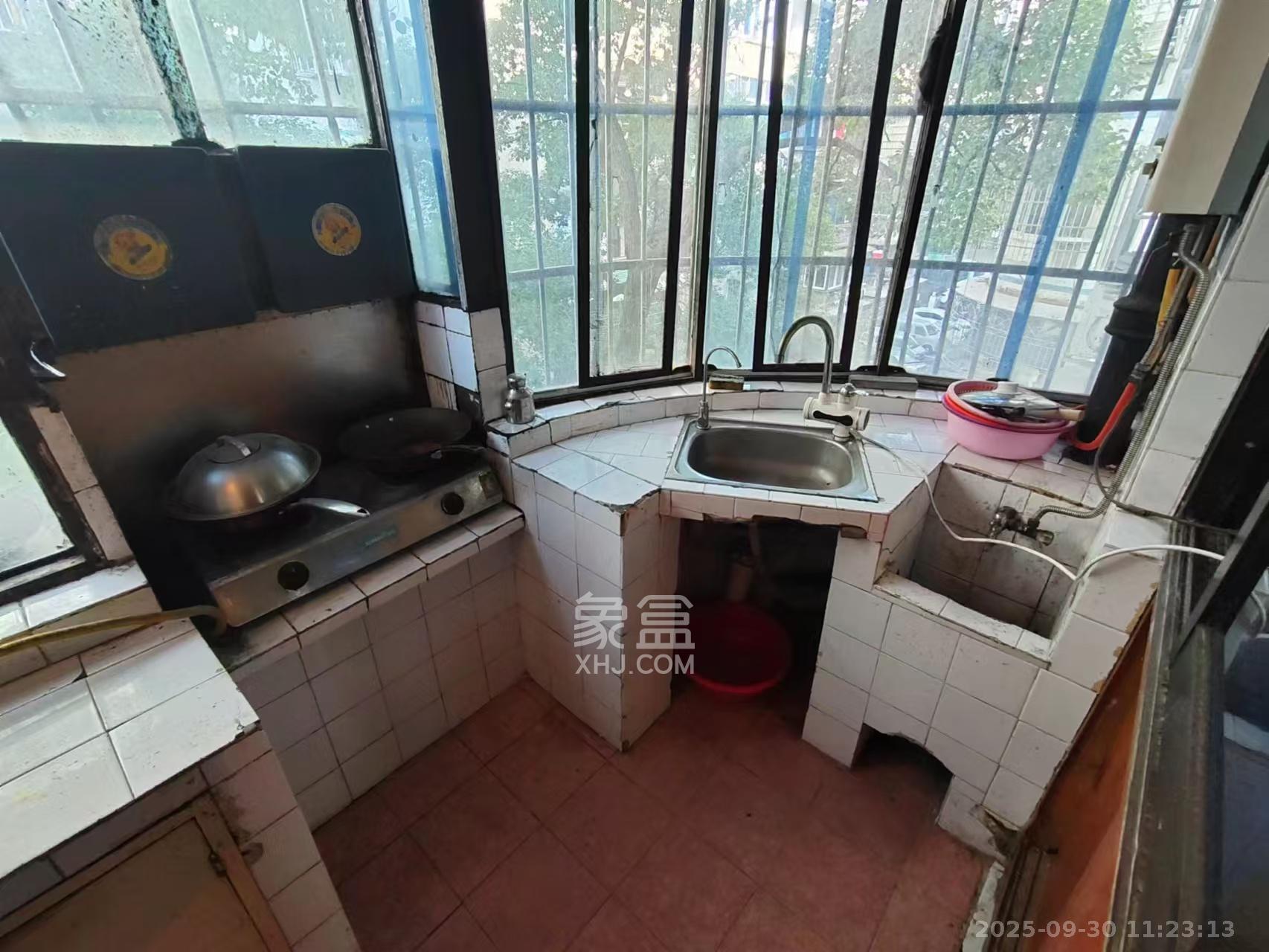 雅泰花园  3室2厅1卫    2500.0元/月室内图