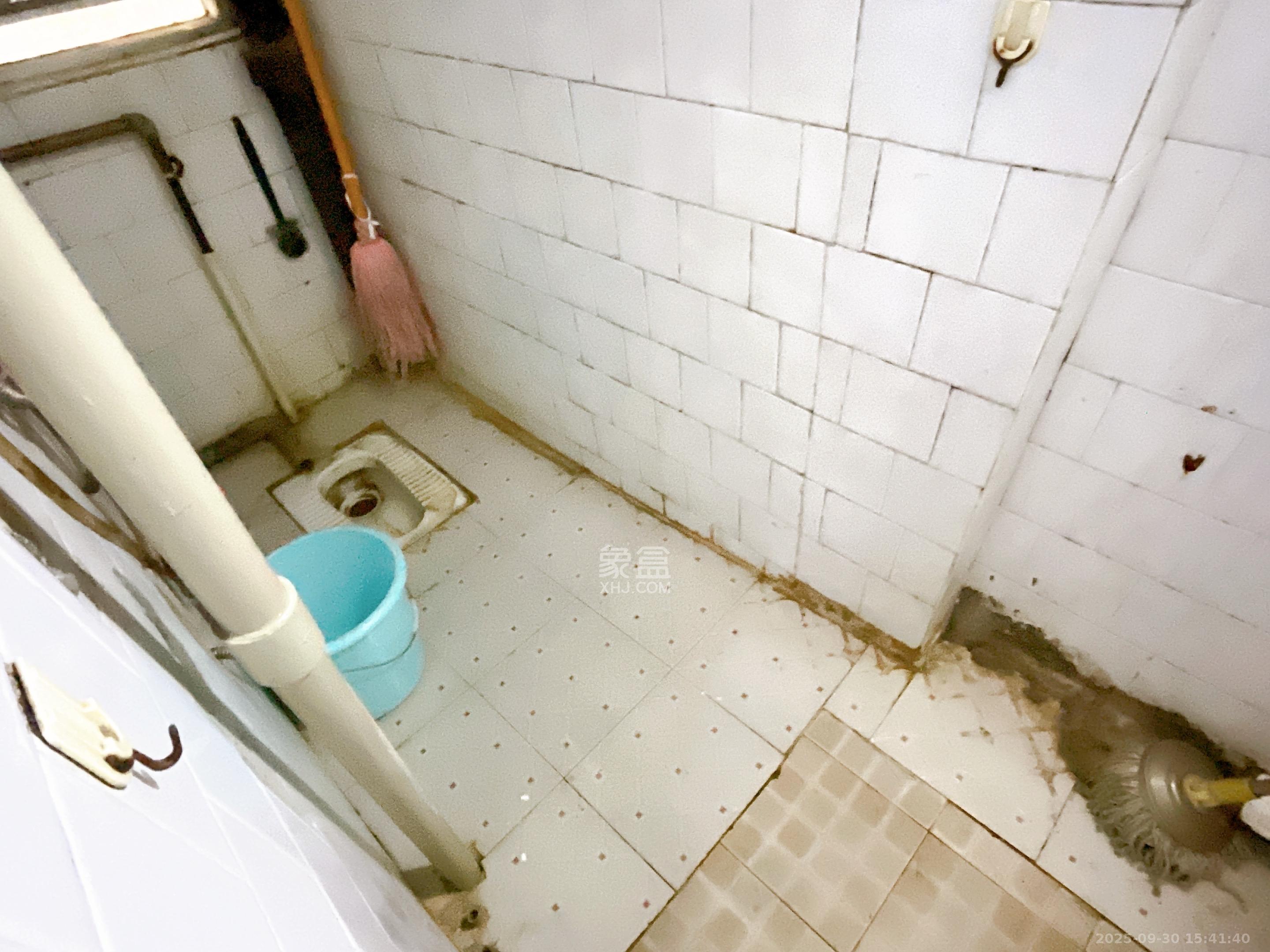 便河边社区  3室2厅2卫    2200.0元/月室内图