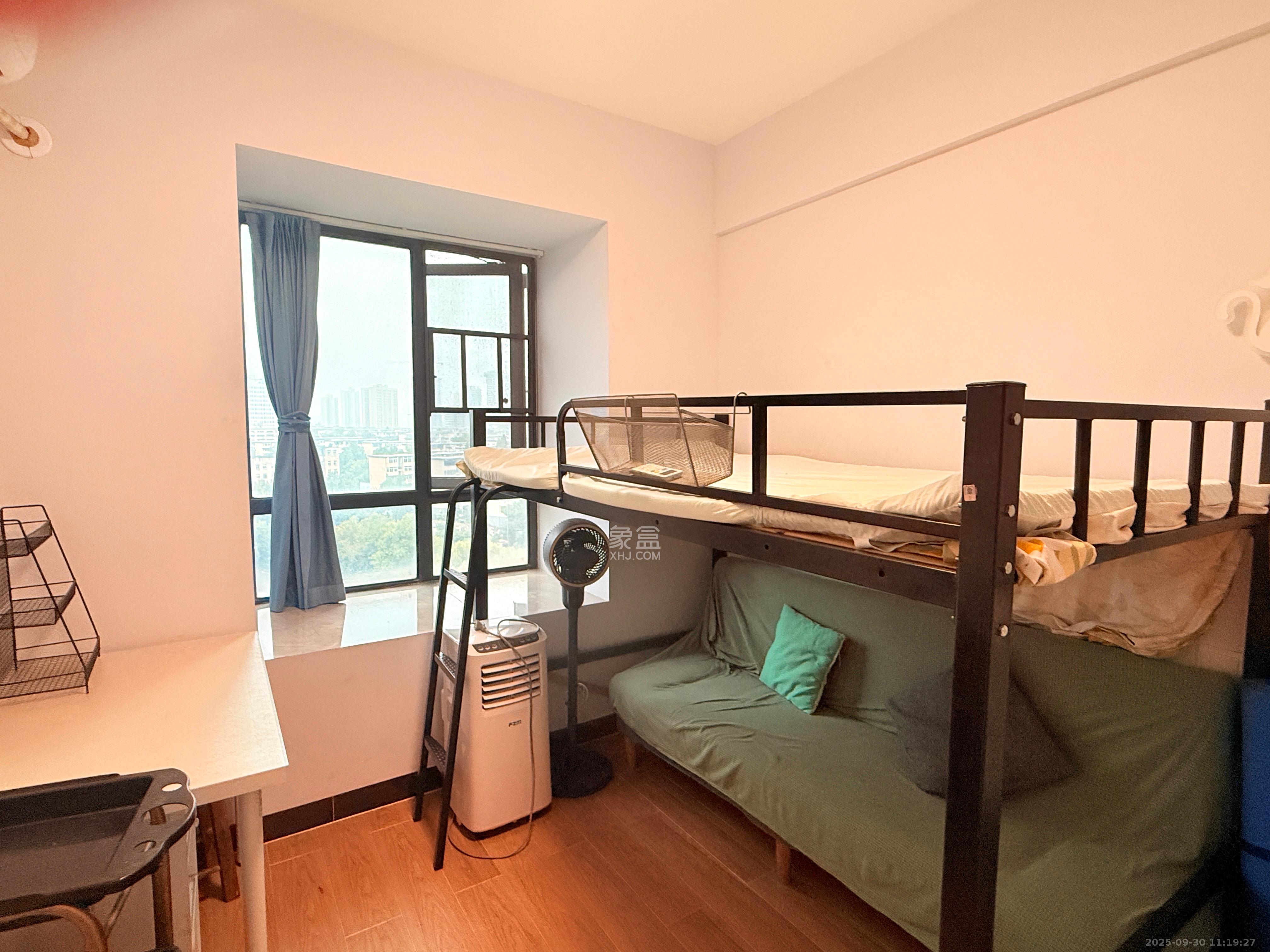 振业城三期  4室2厅2卫    3000.0元/月室内图