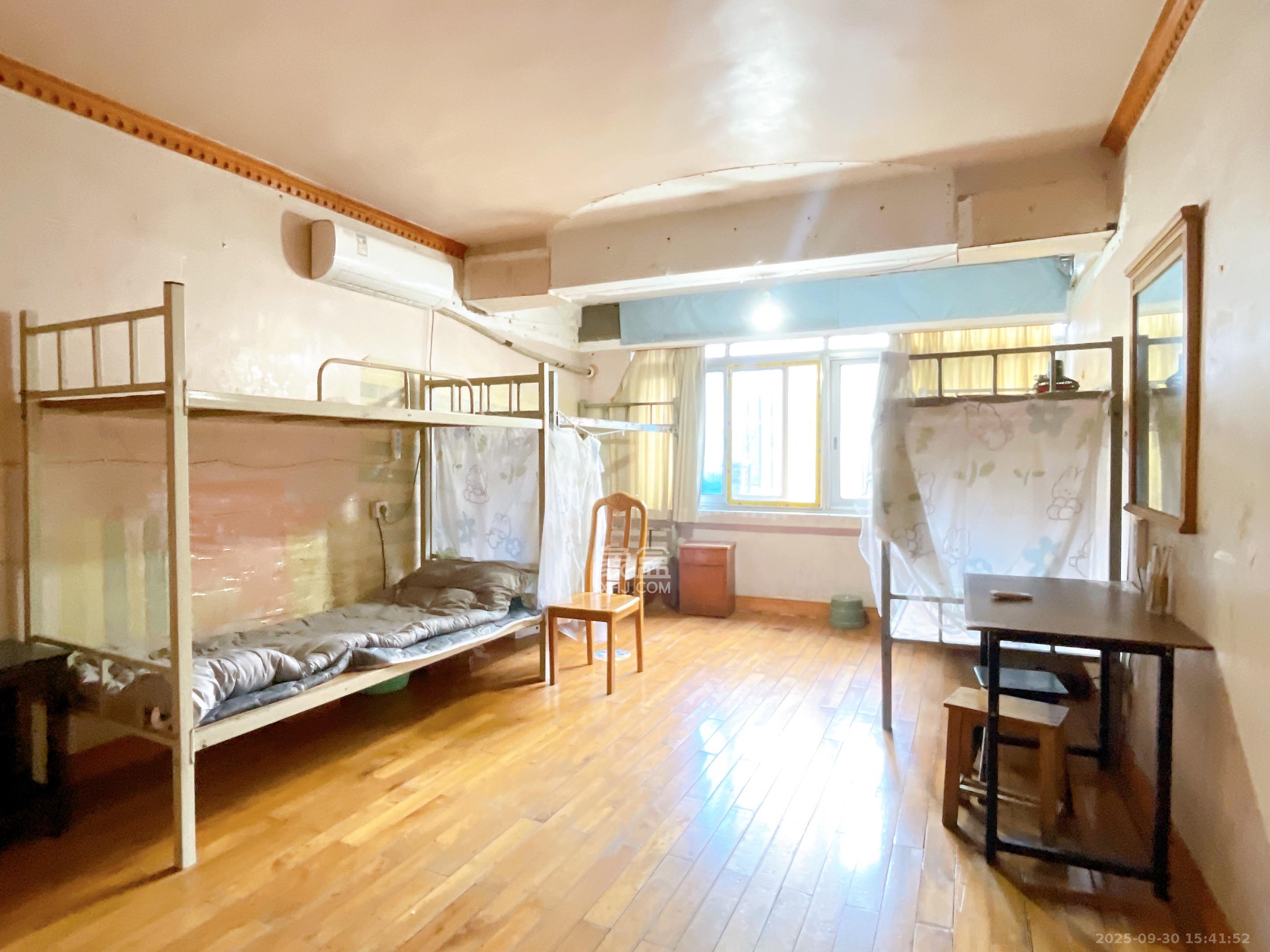 便河边社区  3室2厅2卫    2200.0元/月室内图