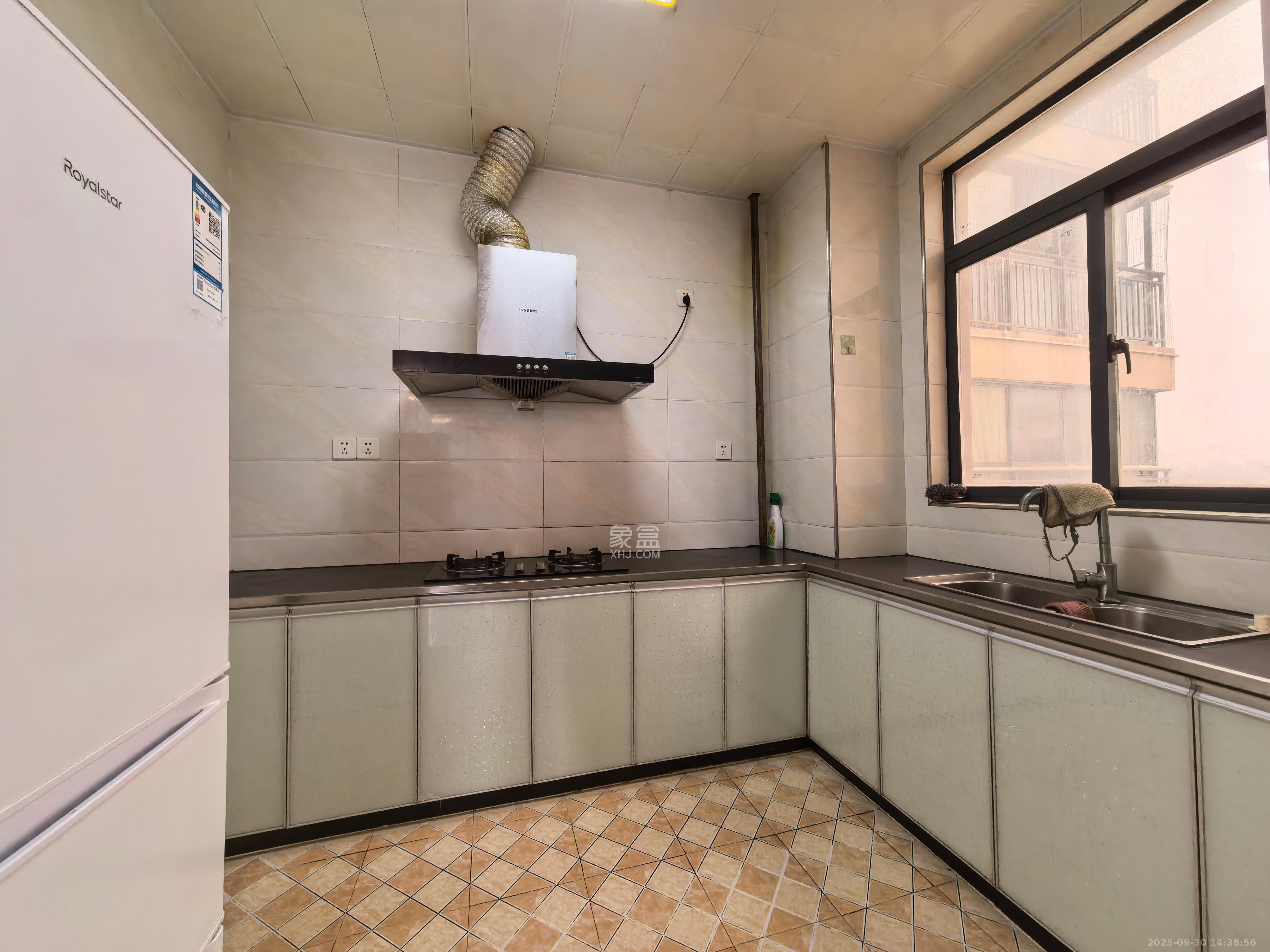 东岸城邦 3室2厅2卫 2400.0元/月 东岸城邦 3室2厅2卫 2400.0元/月室内图