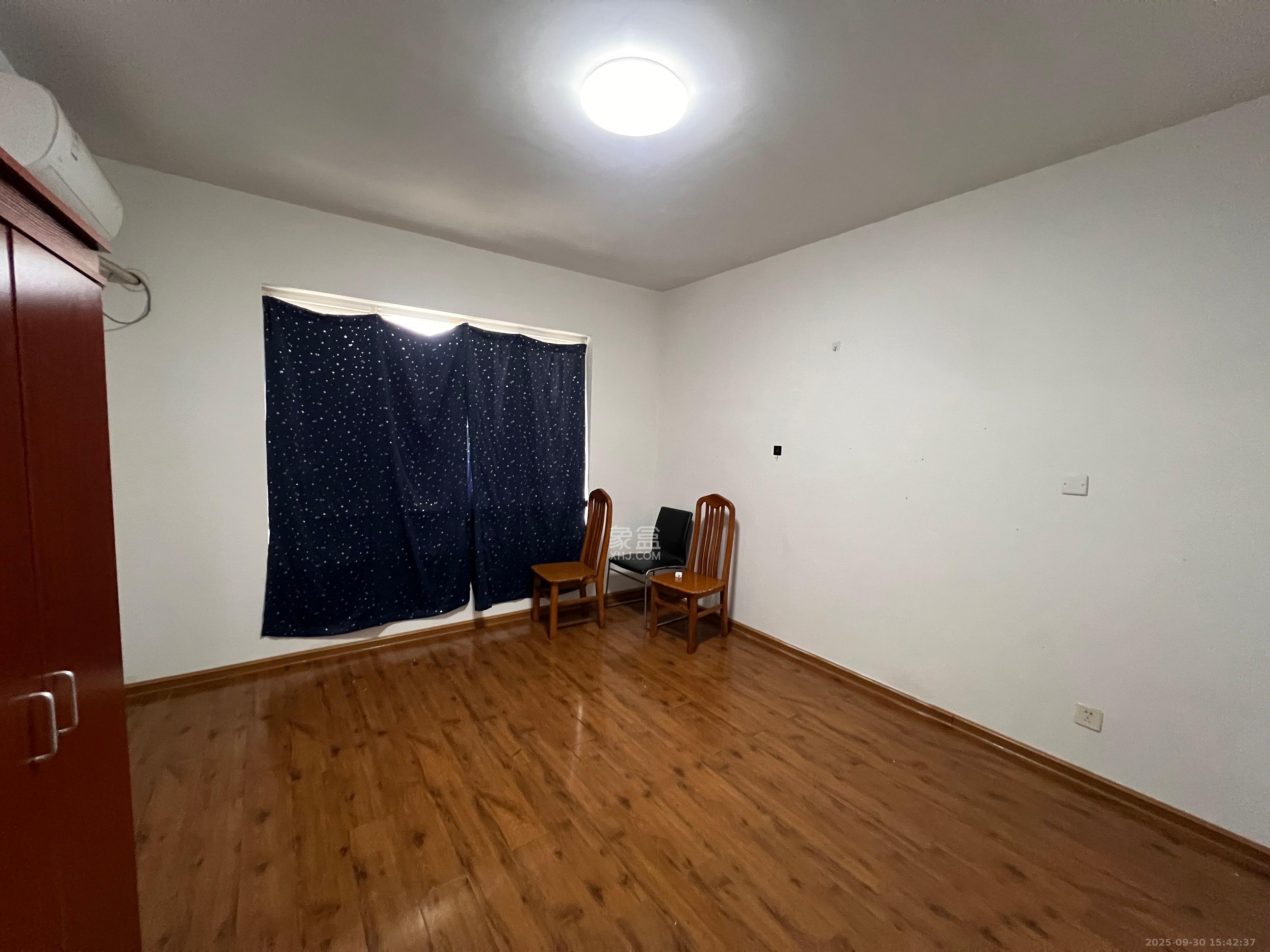 绿地之窗  4室2厅2卫    3000.0元/月室内图