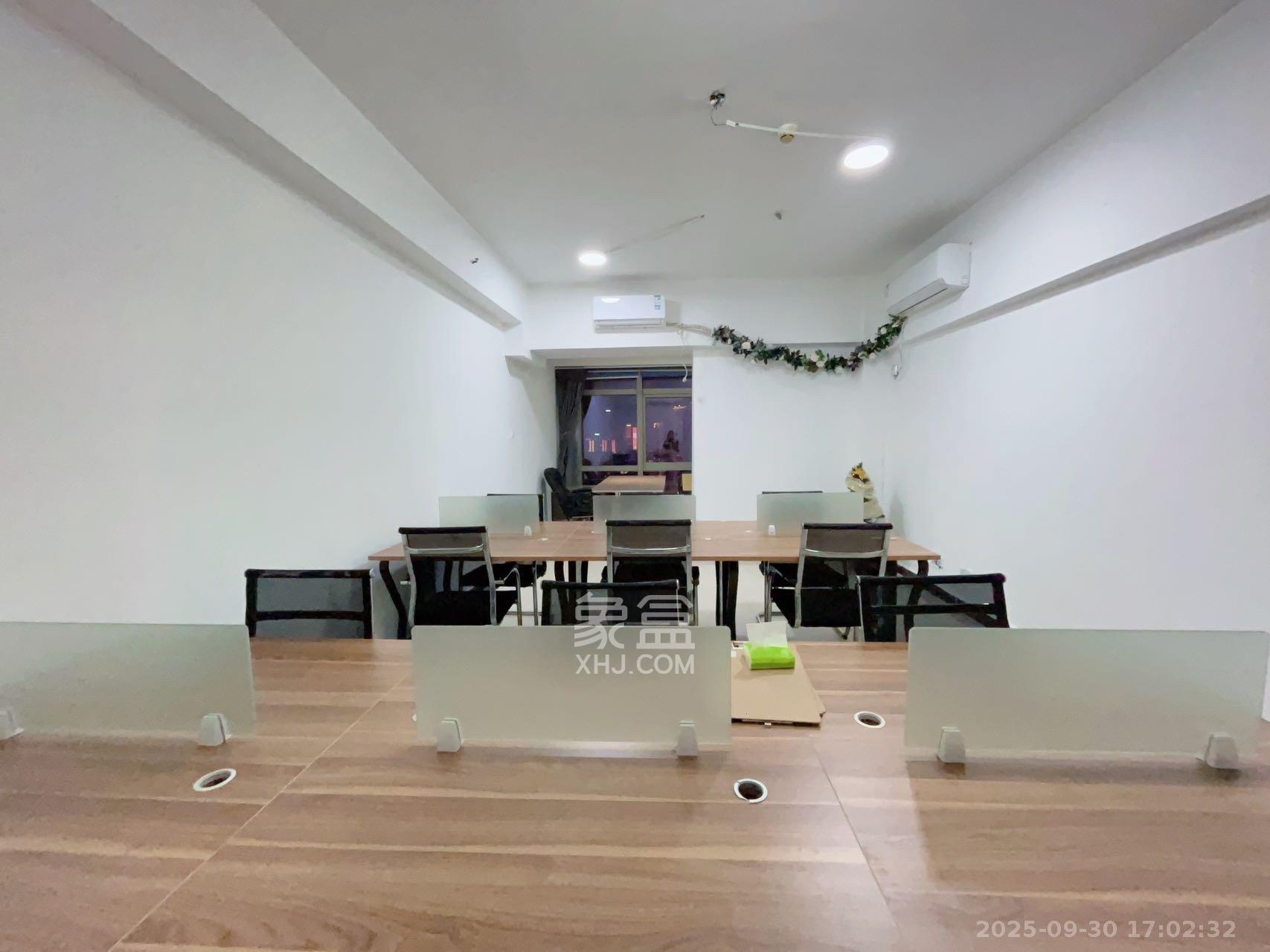 奥克斯广场 1室1厅1卫 2400.0元/月 奥克斯广场 1室1厅1卫 2400.0元/月室内图