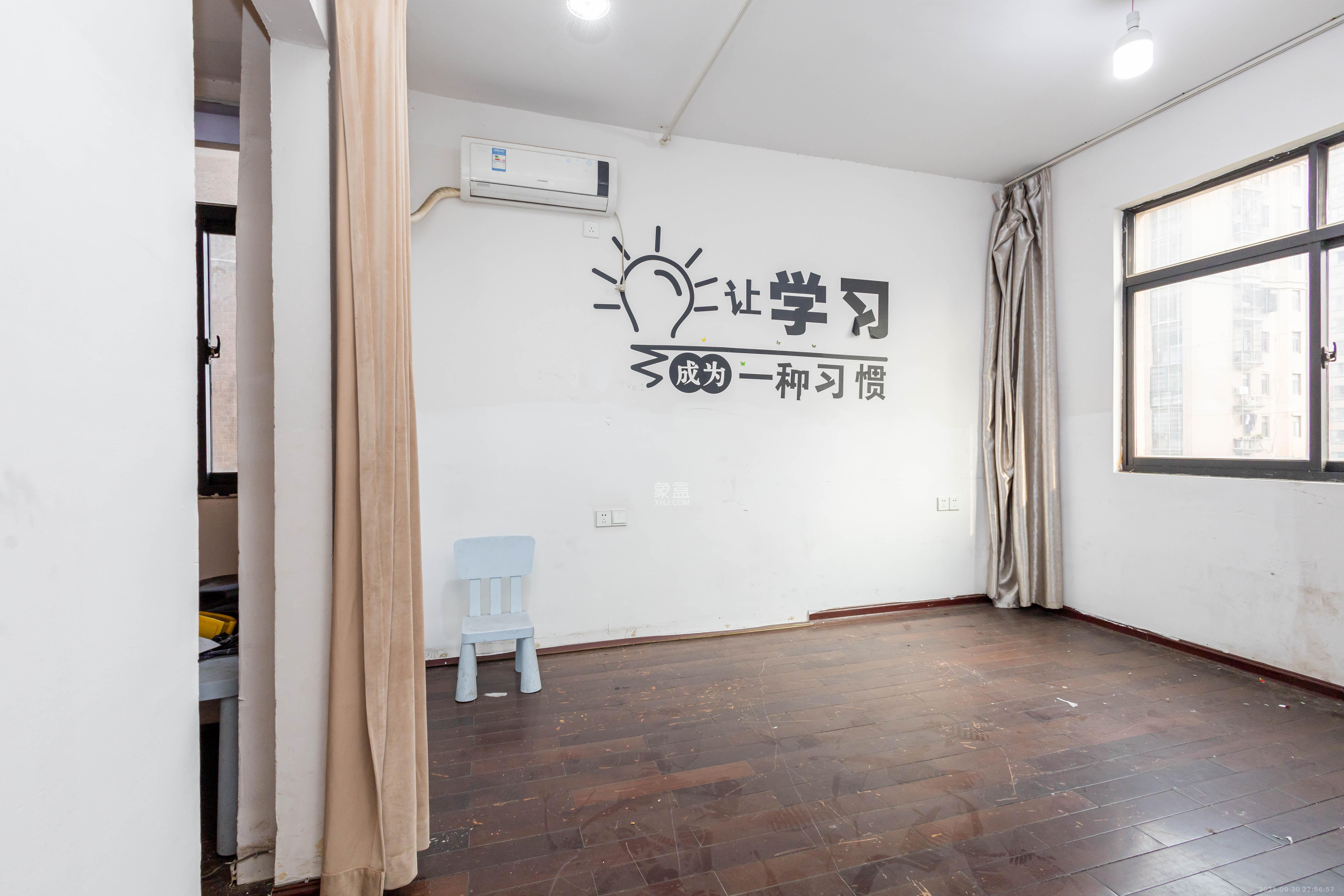 康桥长郡  3室2厅1卫    58.0万卧室