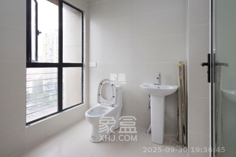 郡原广场  3室2厅2卫    3500.0元/月室内图