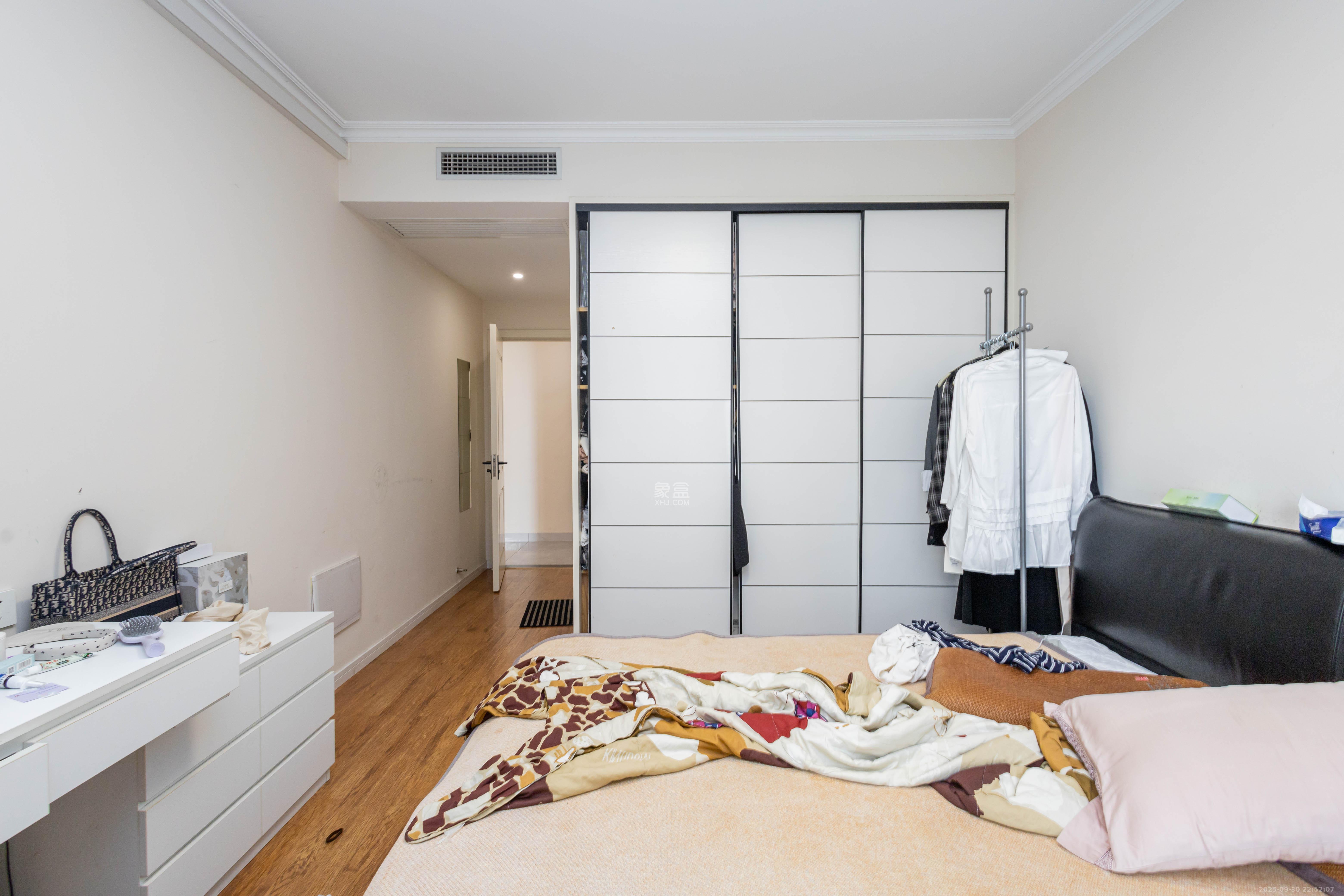 爵世名邸东湖(东湖壹号企业总部基地) 3室2厅2卫 106.0万 爵世名邸东湖(东湖壹号企业总部基地) 3室2厅2卫 106.0万卧室