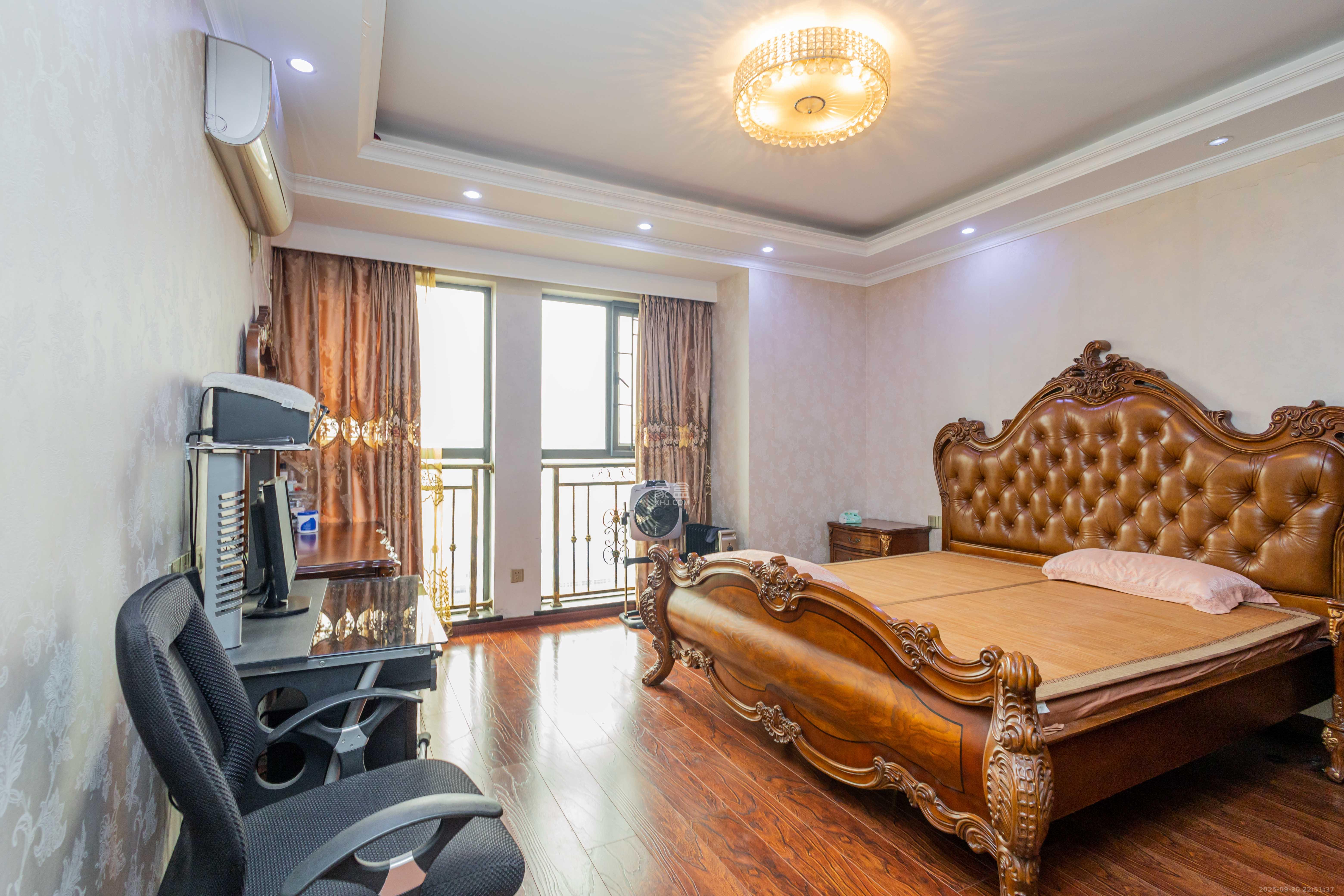 东岸梅园小区 4室2厅2卫 140.0万 东岸梅园小区 4室2厅2卫 140.0万卧室