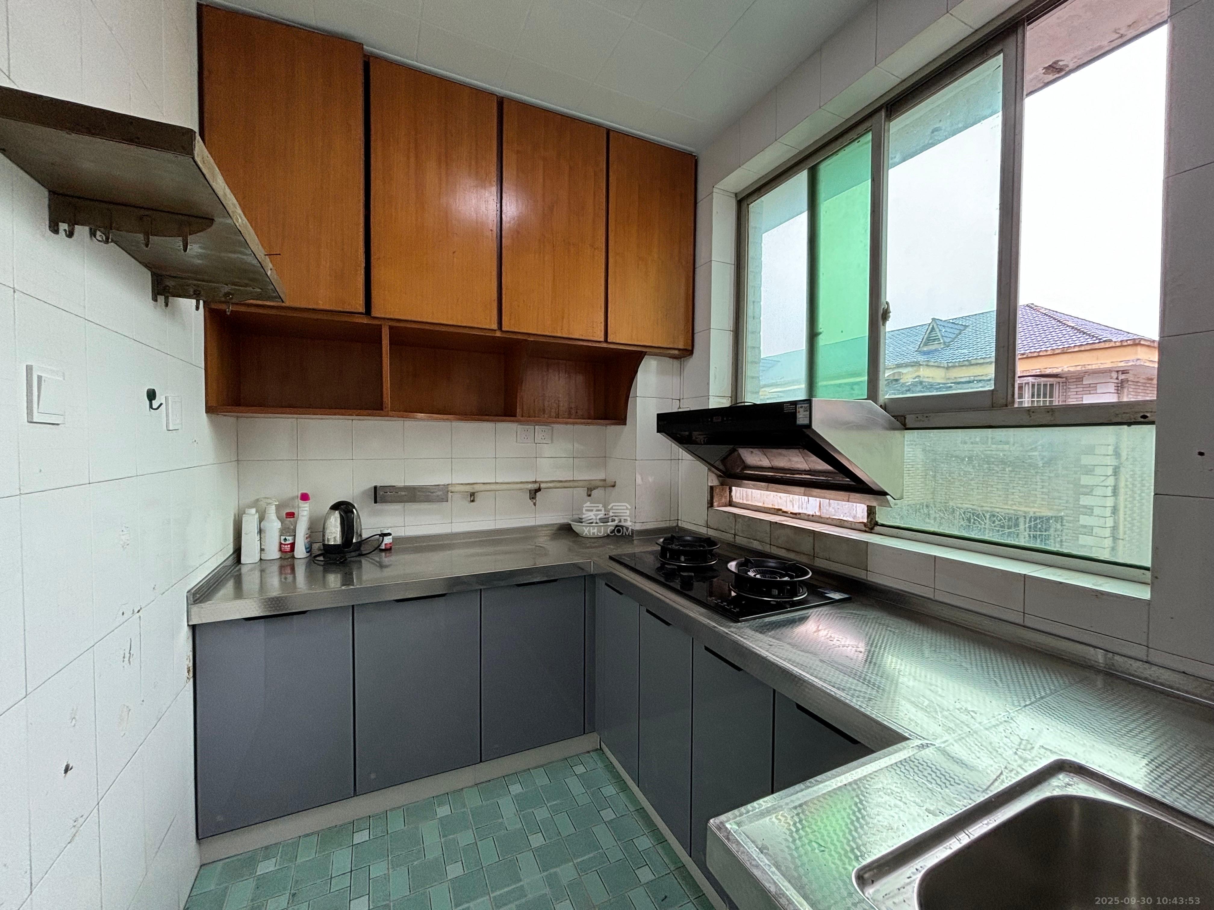 岳北社区 2室1厅1卫 2100.0元/月 岳北社区 2室1厅1卫 2100.0元/月室内图