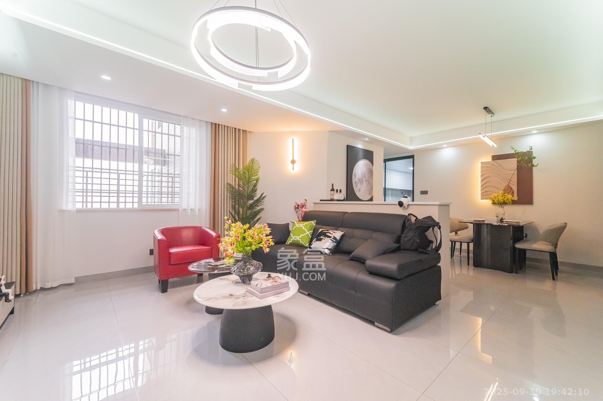 星沙教师公寓 3室2厅2卫 66.8万 星沙教师公寓 3室2厅2卫 66.8万客厅