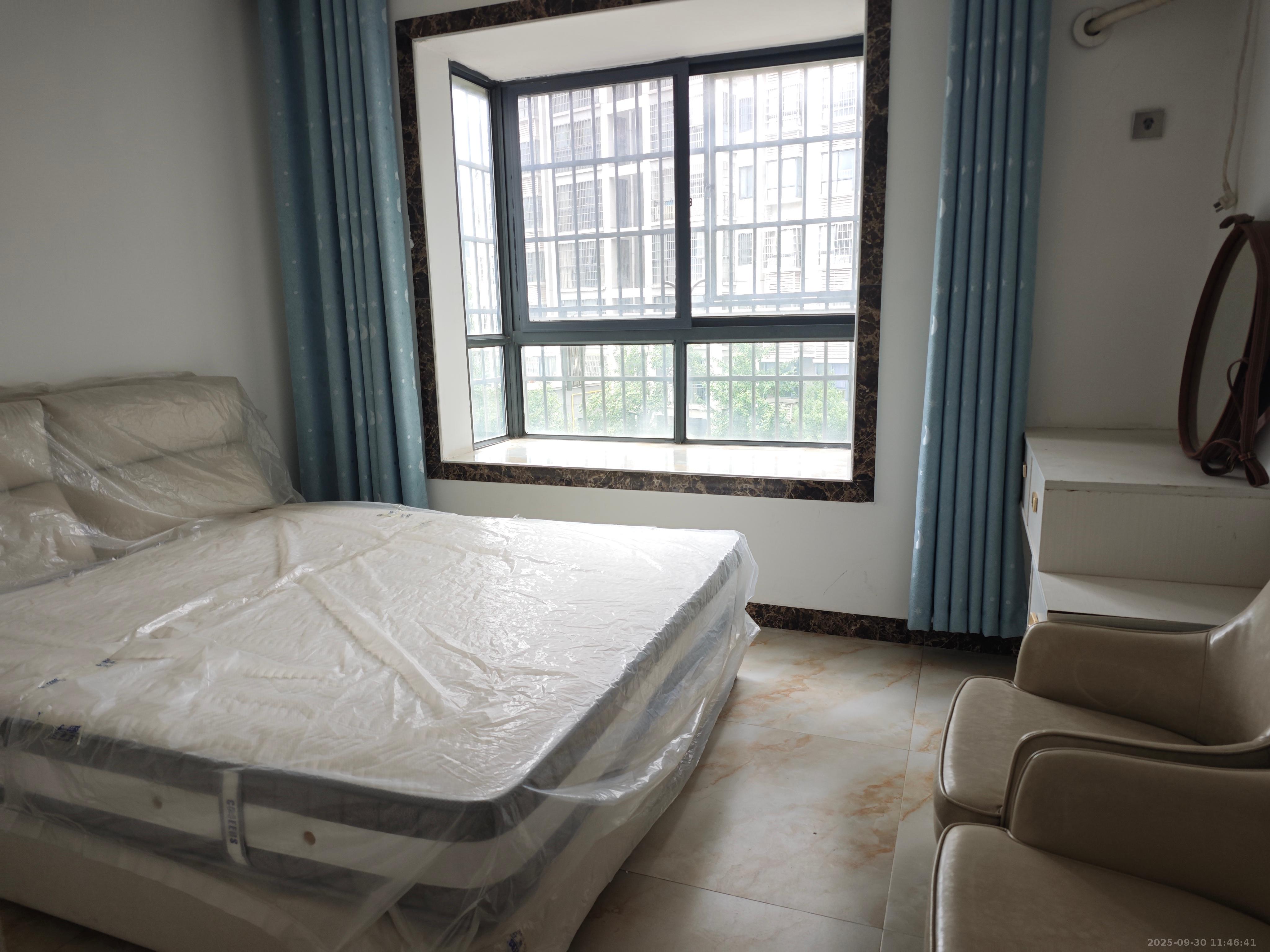 世纪桃花苑  4室2厅2卫    3200.0元/月室内图