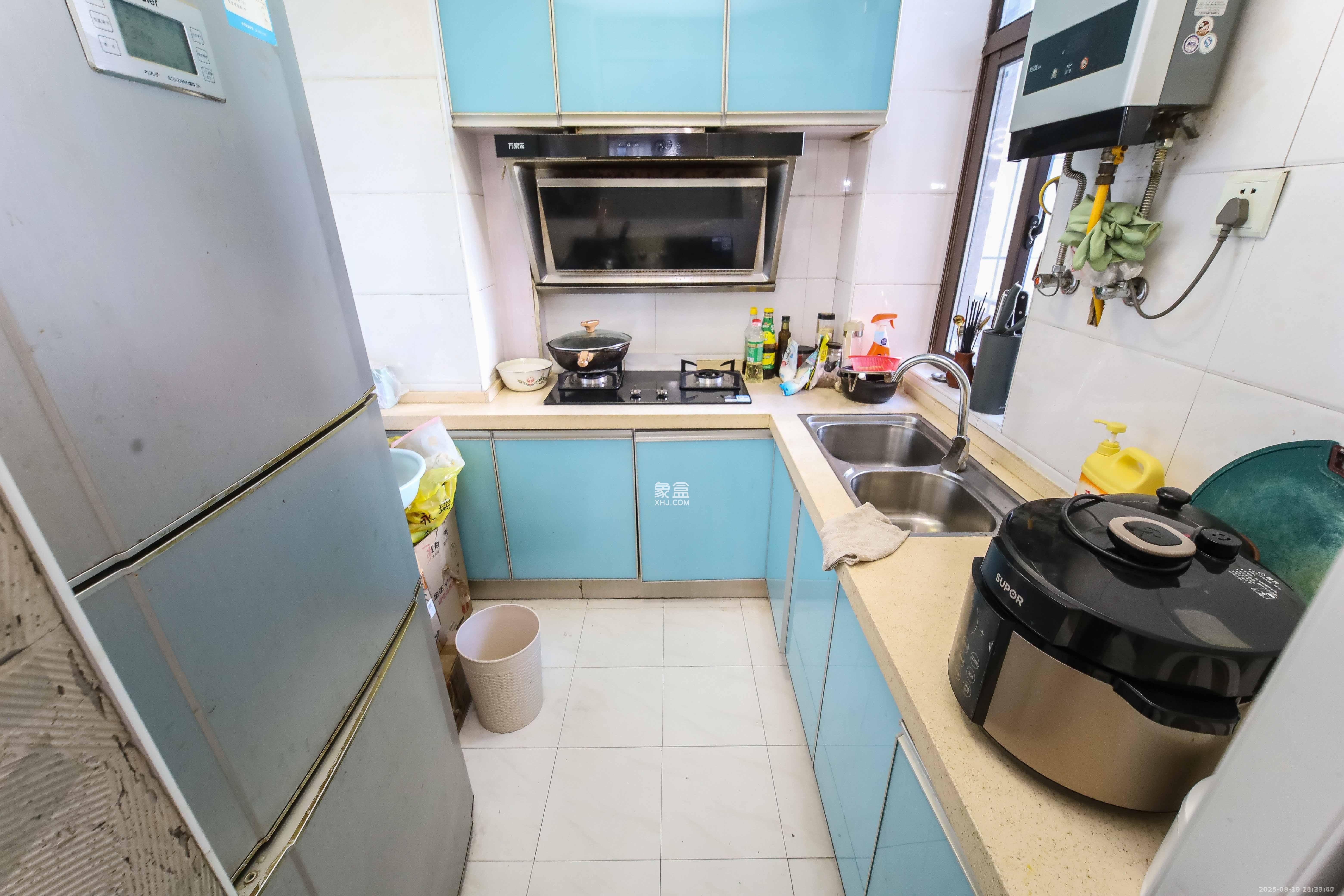 天下一家  3室2厅1卫    2700.0元/月室内图