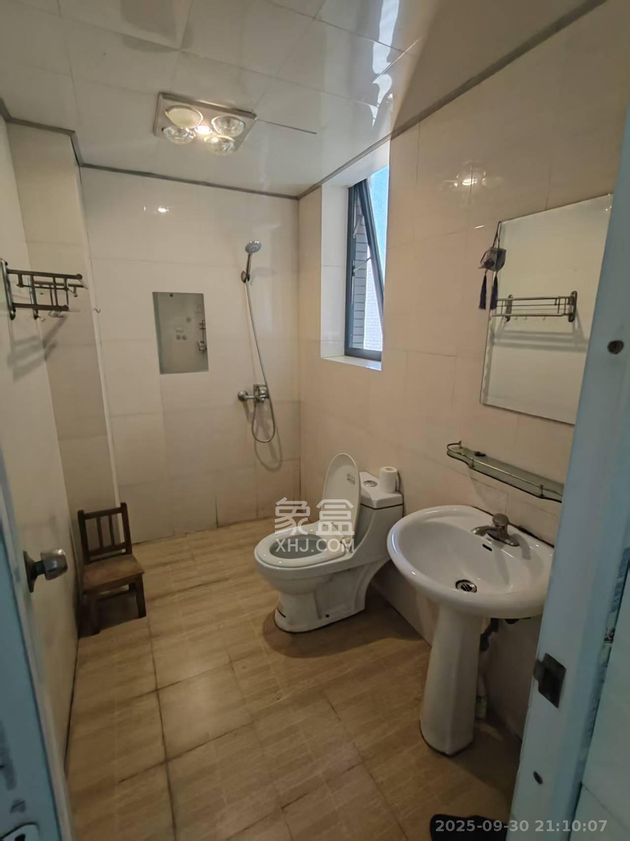 中天广场 1室1厅1卫 2000.0元/月 中天广场 1室1厅1卫 2000.0元/月室内图