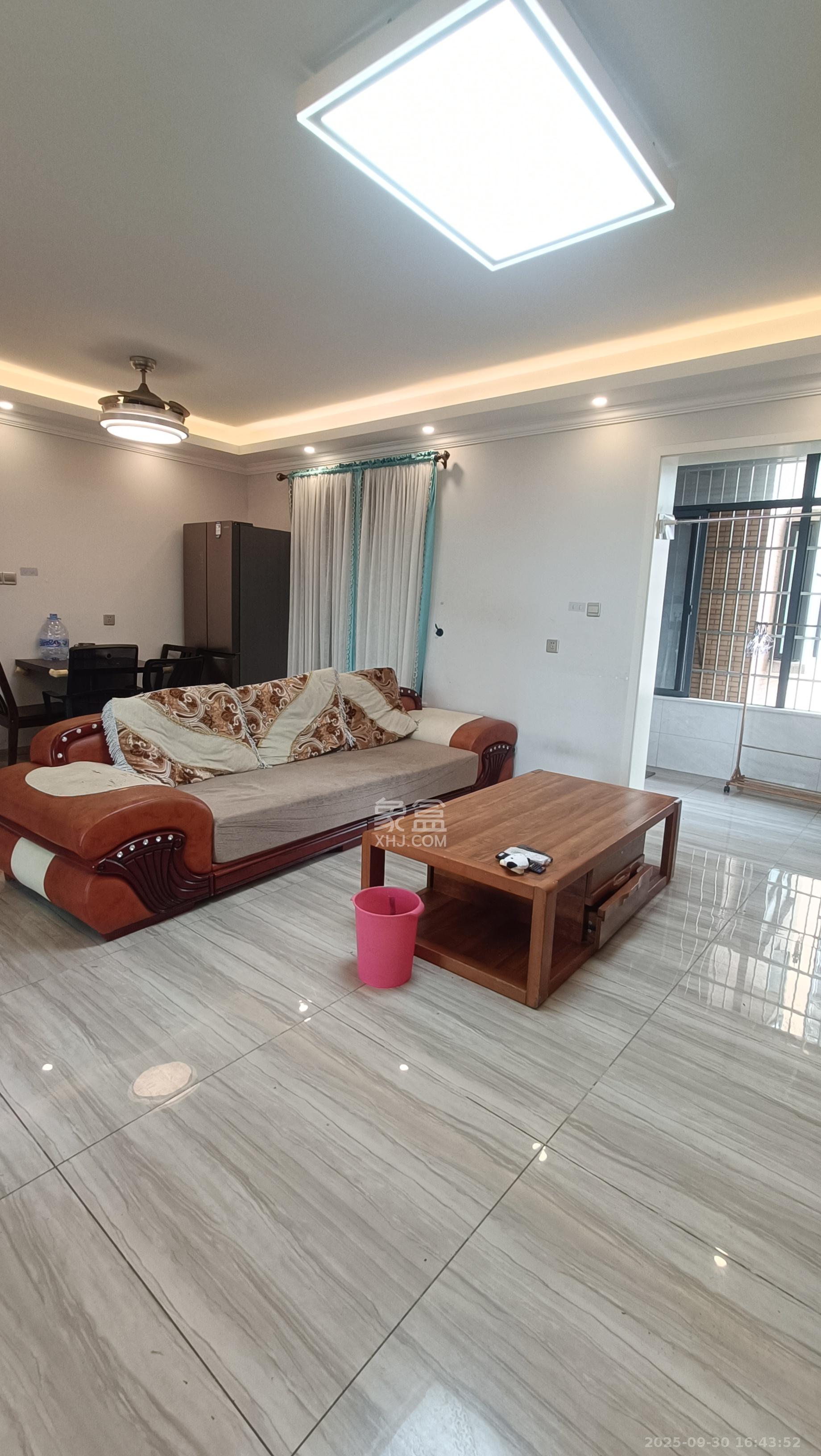 中国铁建国际城二期 3室2厅1卫 1800.00元/月 中国铁建国际城二期 3室2厅1卫 1800.00元/月室内图