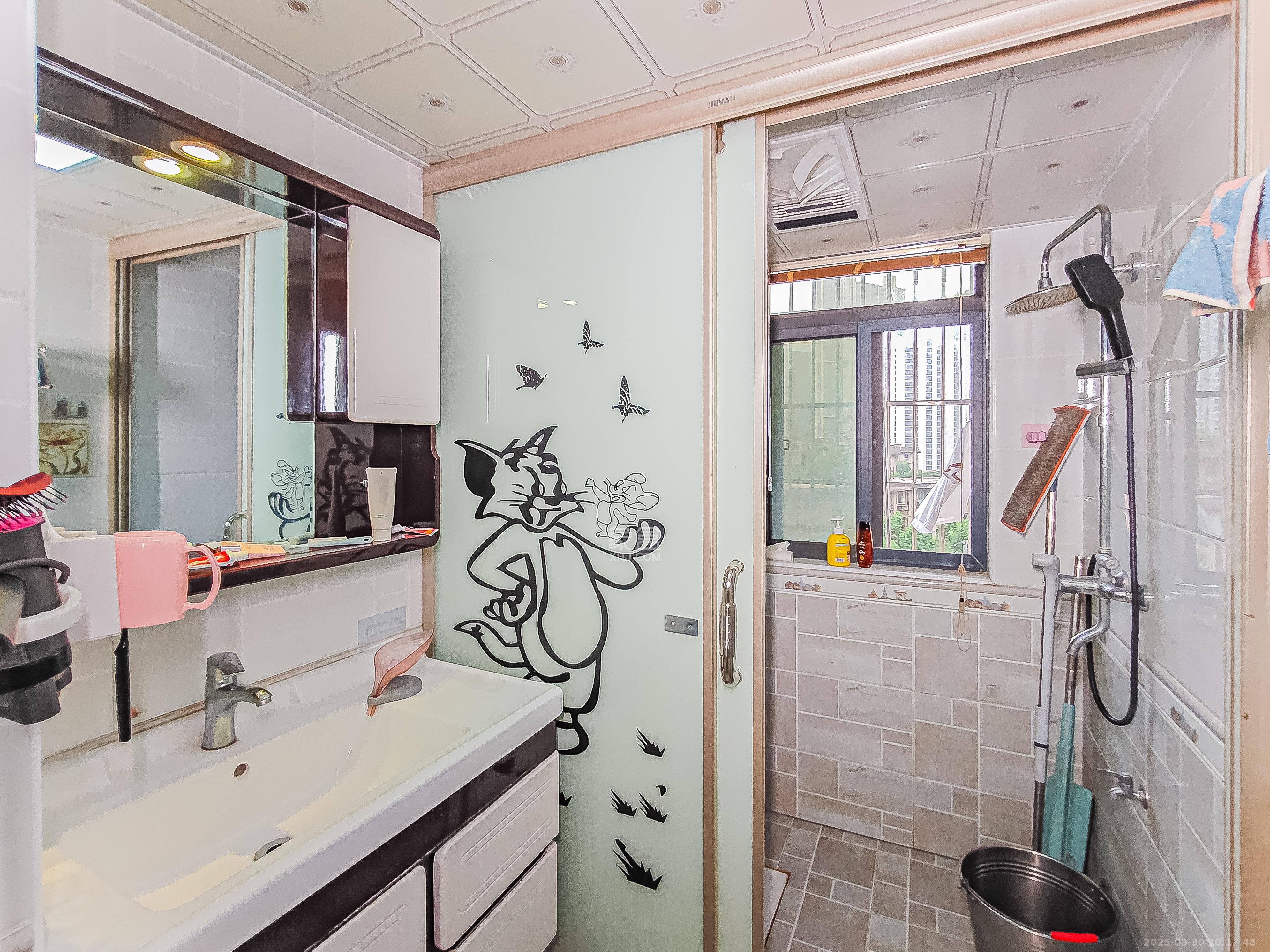 江山如画  3室2厅1卫    95.0万卫生间