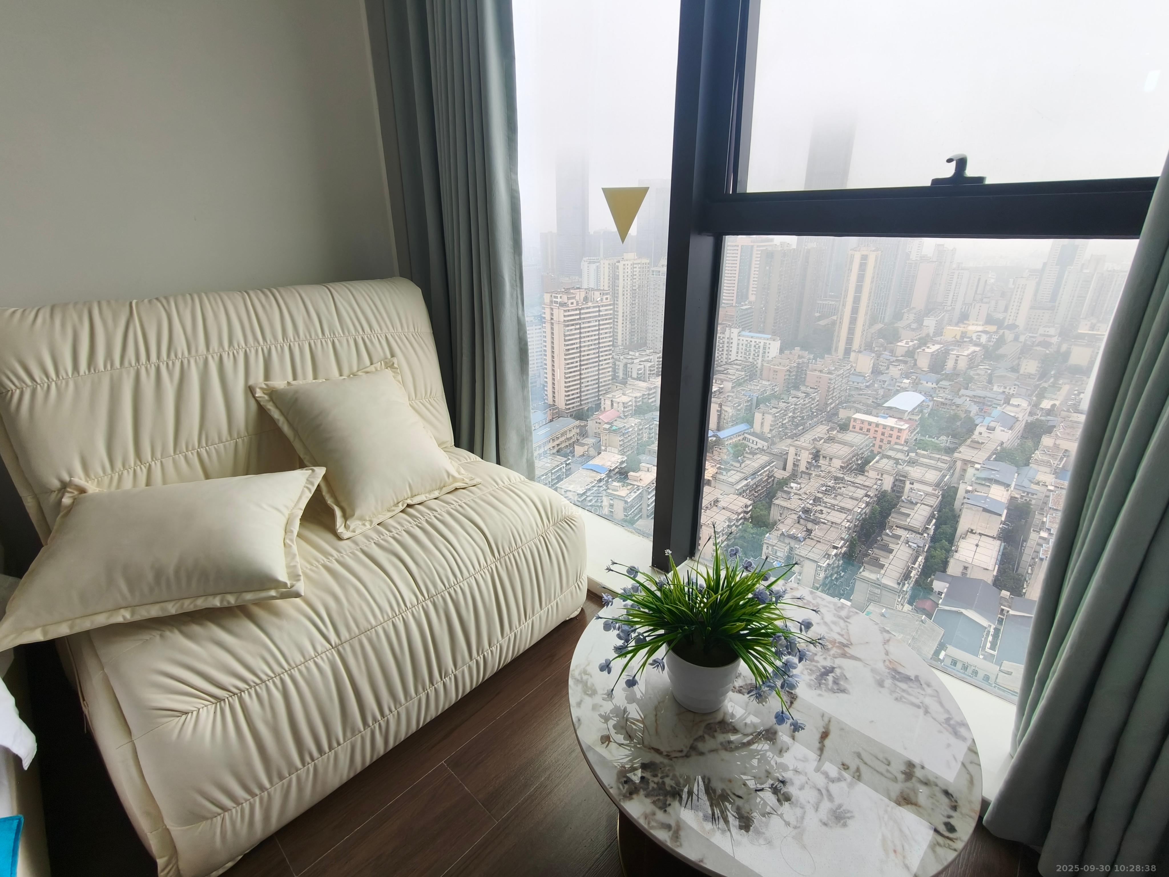 华润置地中心 1室0厅0卫 2300.0元/月 华润置地中心 1室0厅0卫 2300.0元/月室内图