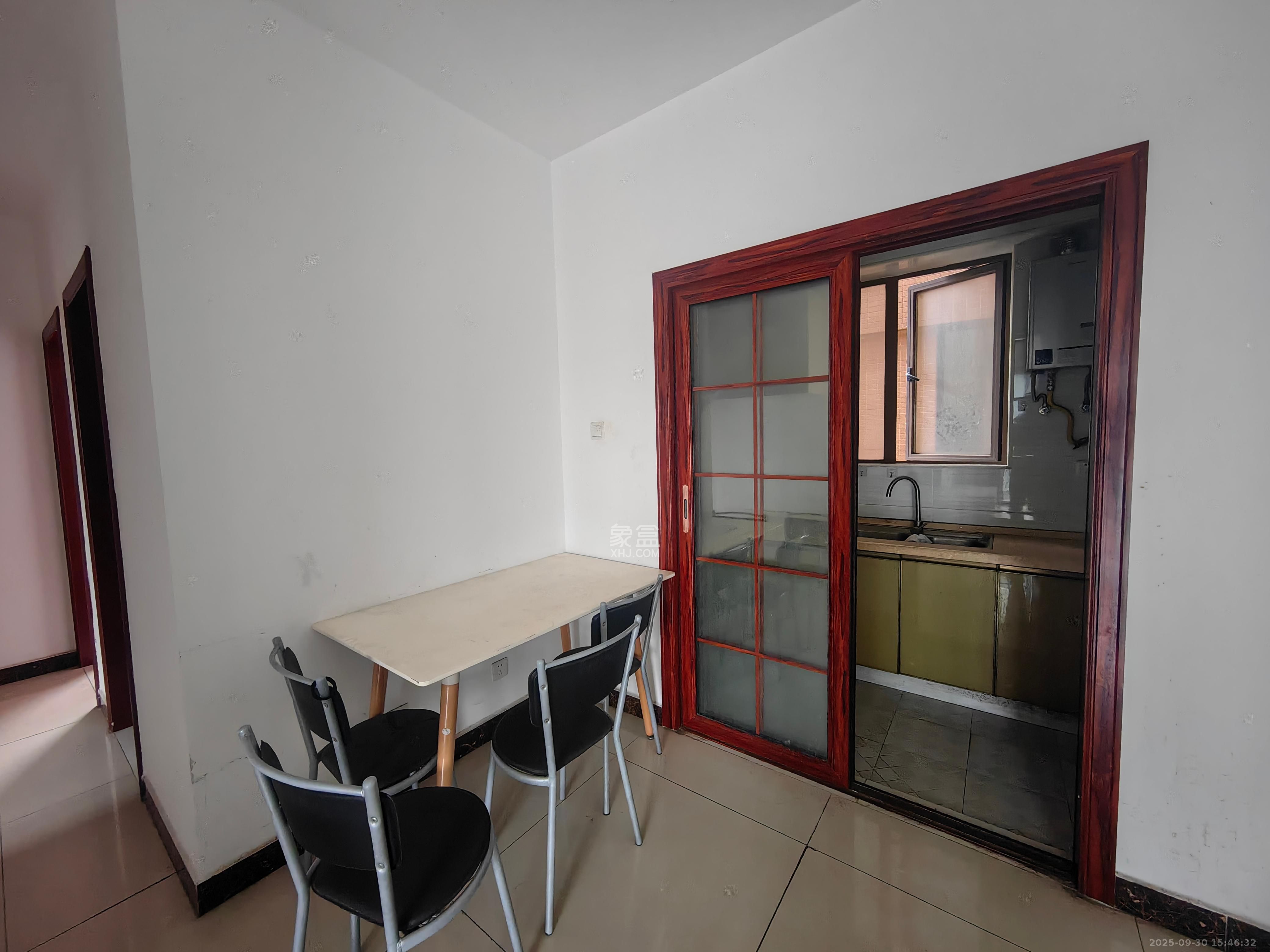 第六都（陆都小区）  3室2厅1卫    2600.0元/月室内图