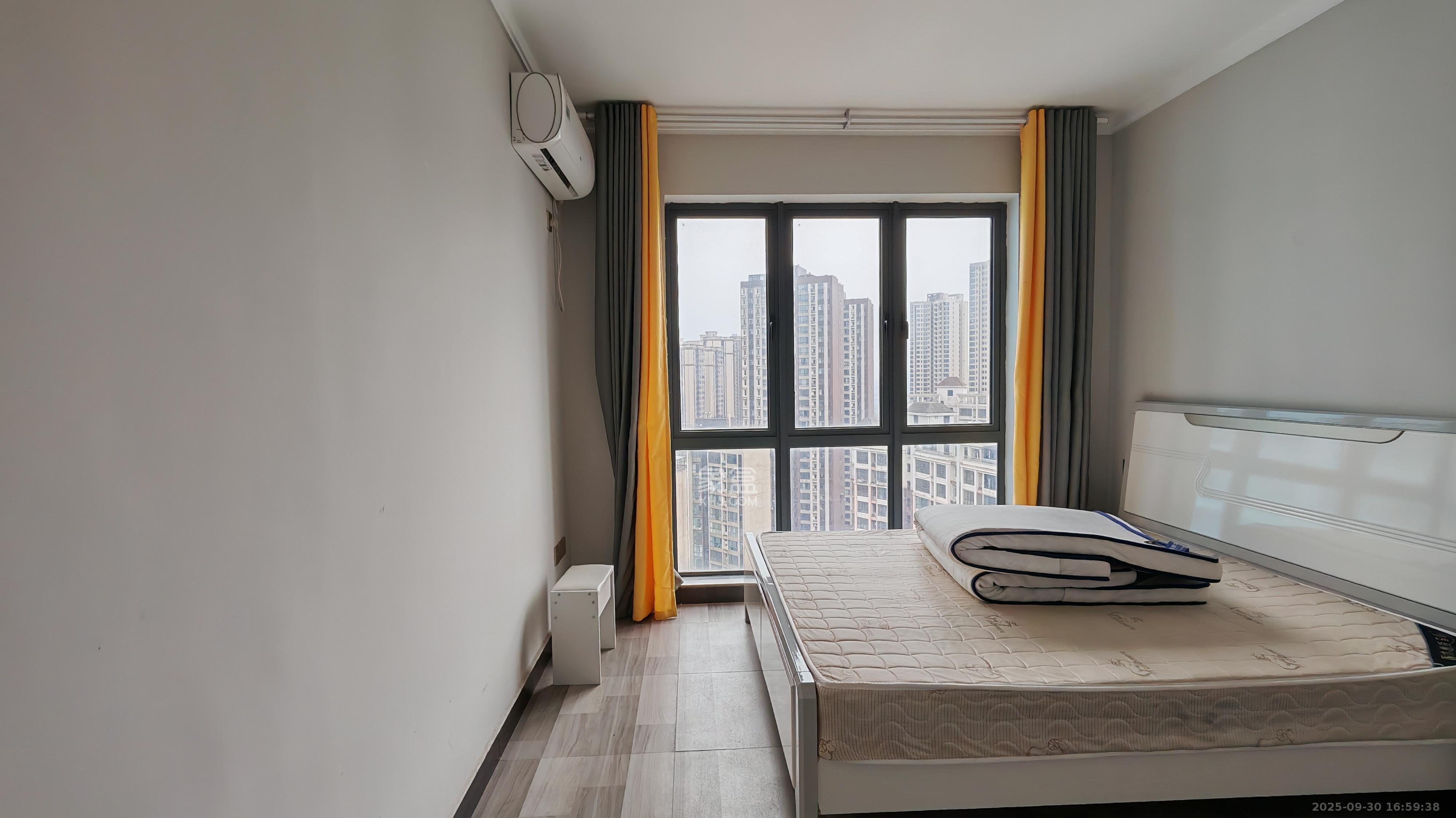 枫华府第  3室2厅2卫    2300.0元/月室内图