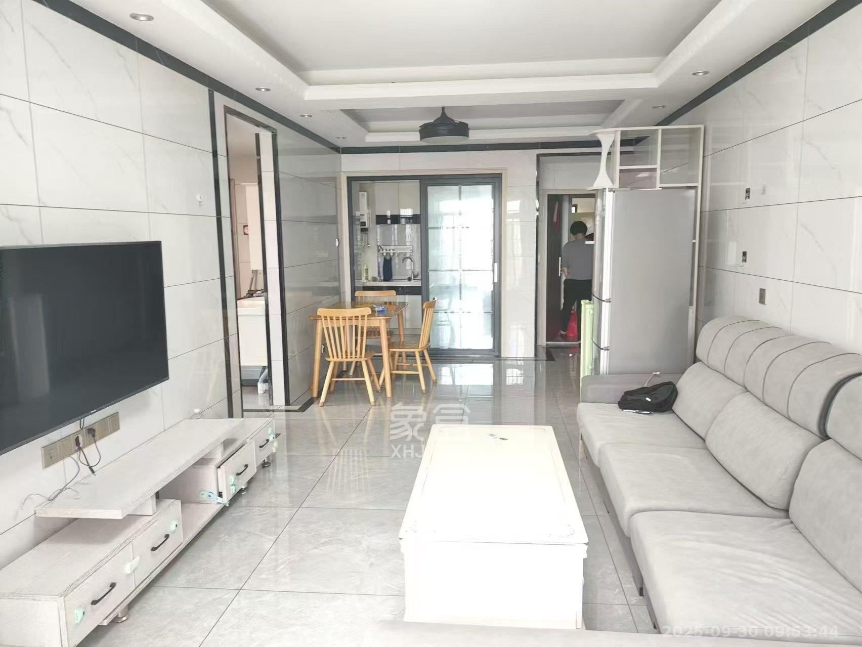 华润置地广场二期  3室2厅2卫    2800.0元/月室内图