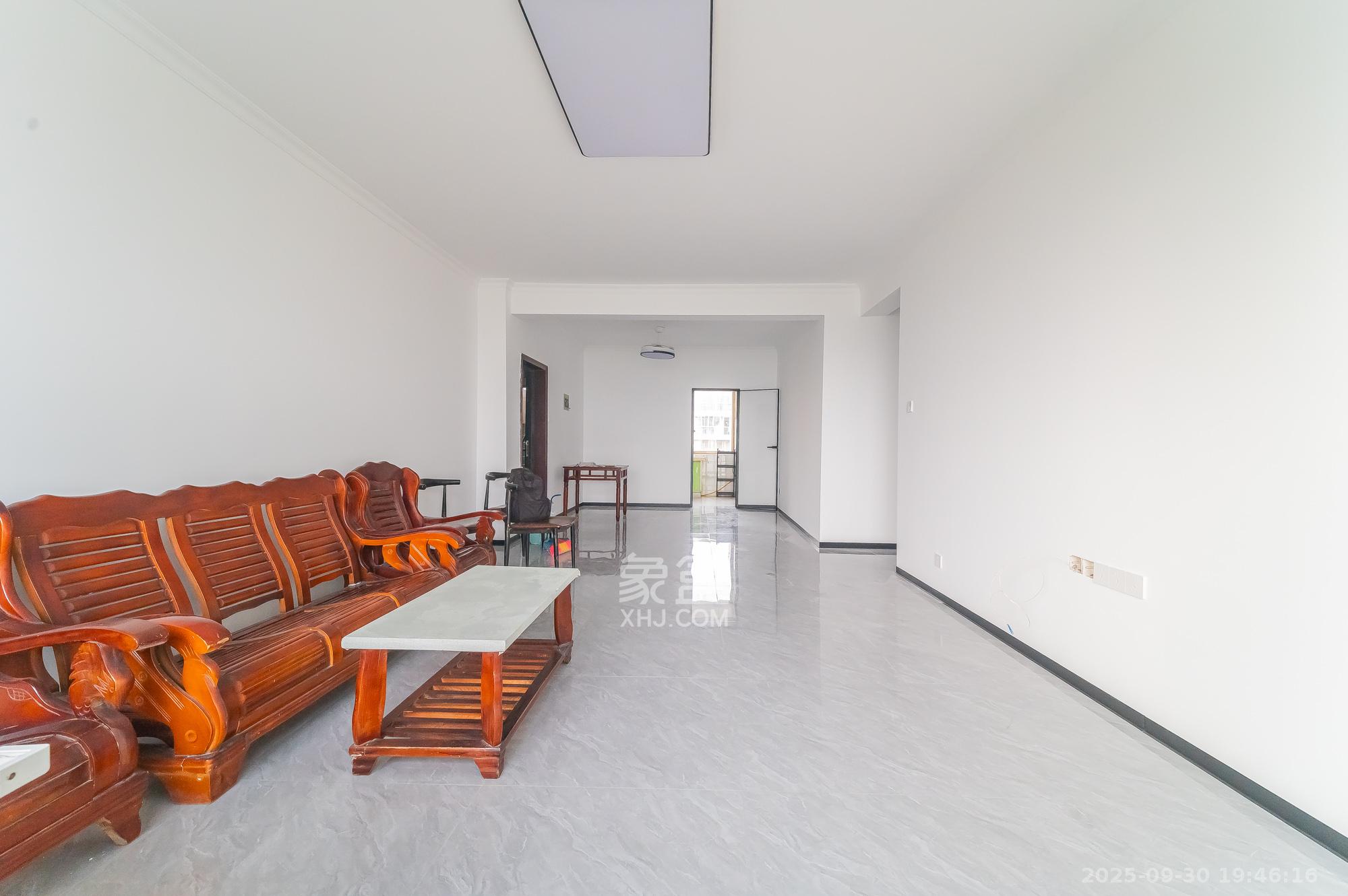 阳光丽景  3室2厅2卫    79.8万客厅