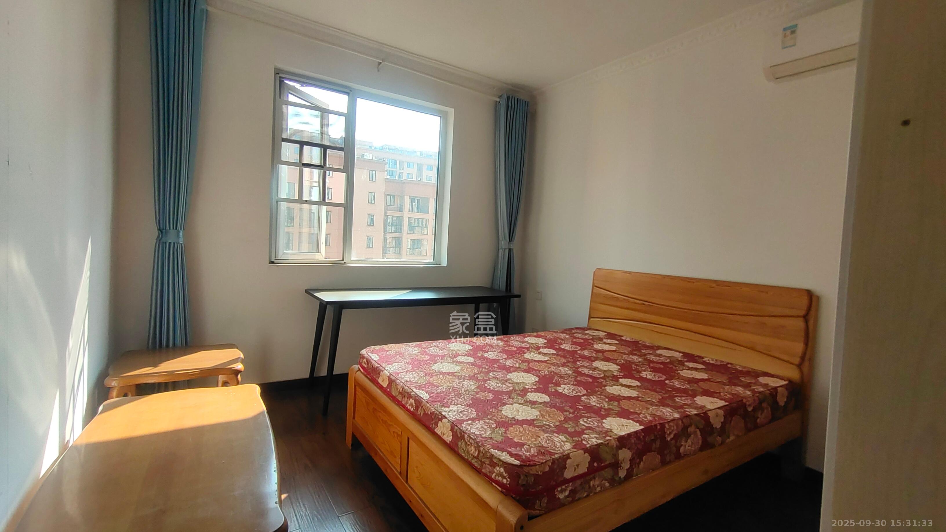 丽发新城 2室2厅1卫 1600.0元/月 丽发新城 2室2厅1卫 1600.0元/月室内图