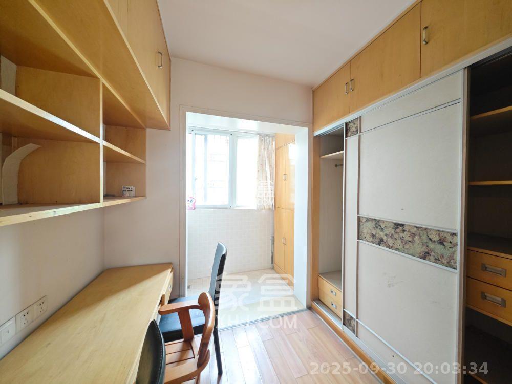 鄱阳小区 3室2厅1卫 1300.0元/月 鄱阳小区 3室2厅1卫 1300.0元/月室内图