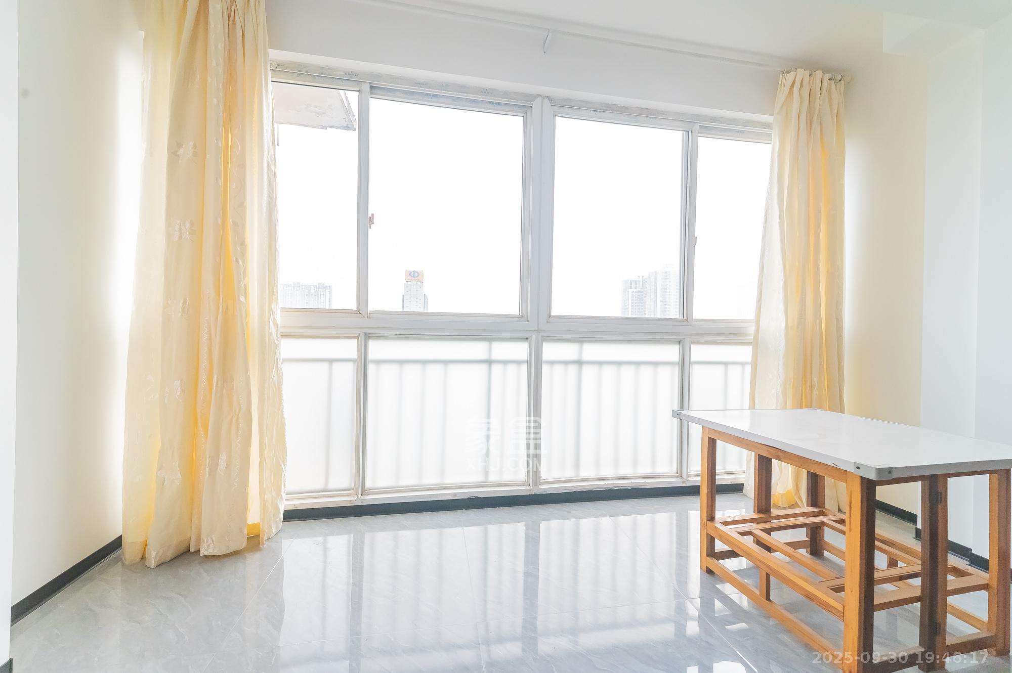 阳光丽景  3室2厅2卫    79.8万阳台