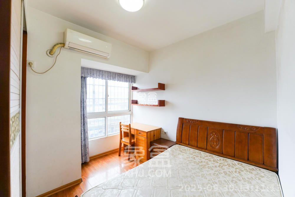 湘府十城(汇财御景湾新寓,汇财国际) 3室2厅1卫 2300.0元/月 湘府十城(汇财御景湾新寓,汇财国际) 3室2厅1卫 2300.0元/月室内图