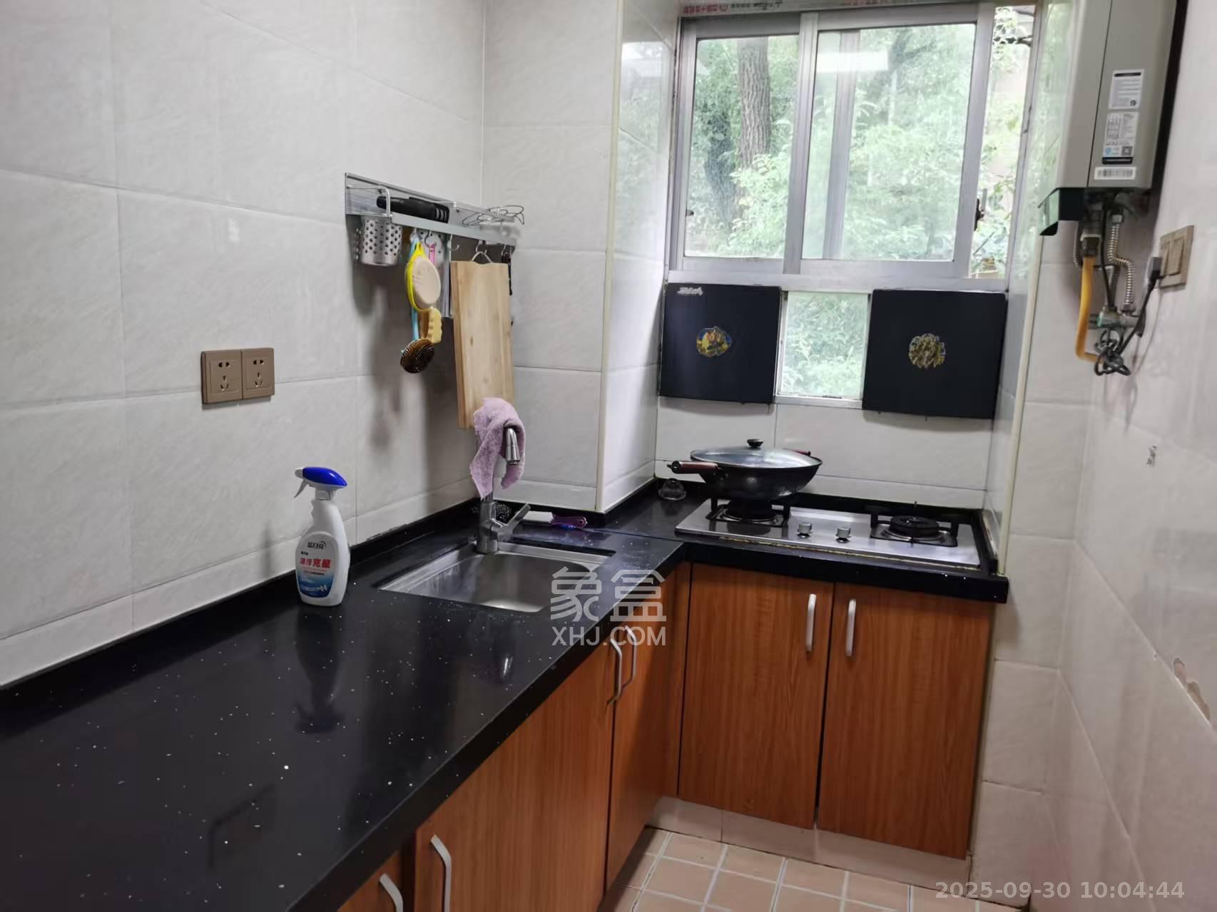 三印宿舍 3室2厅1卫 1400.0元/月 三印宿舍 3室2厅1卫 1400.0元/月室内图