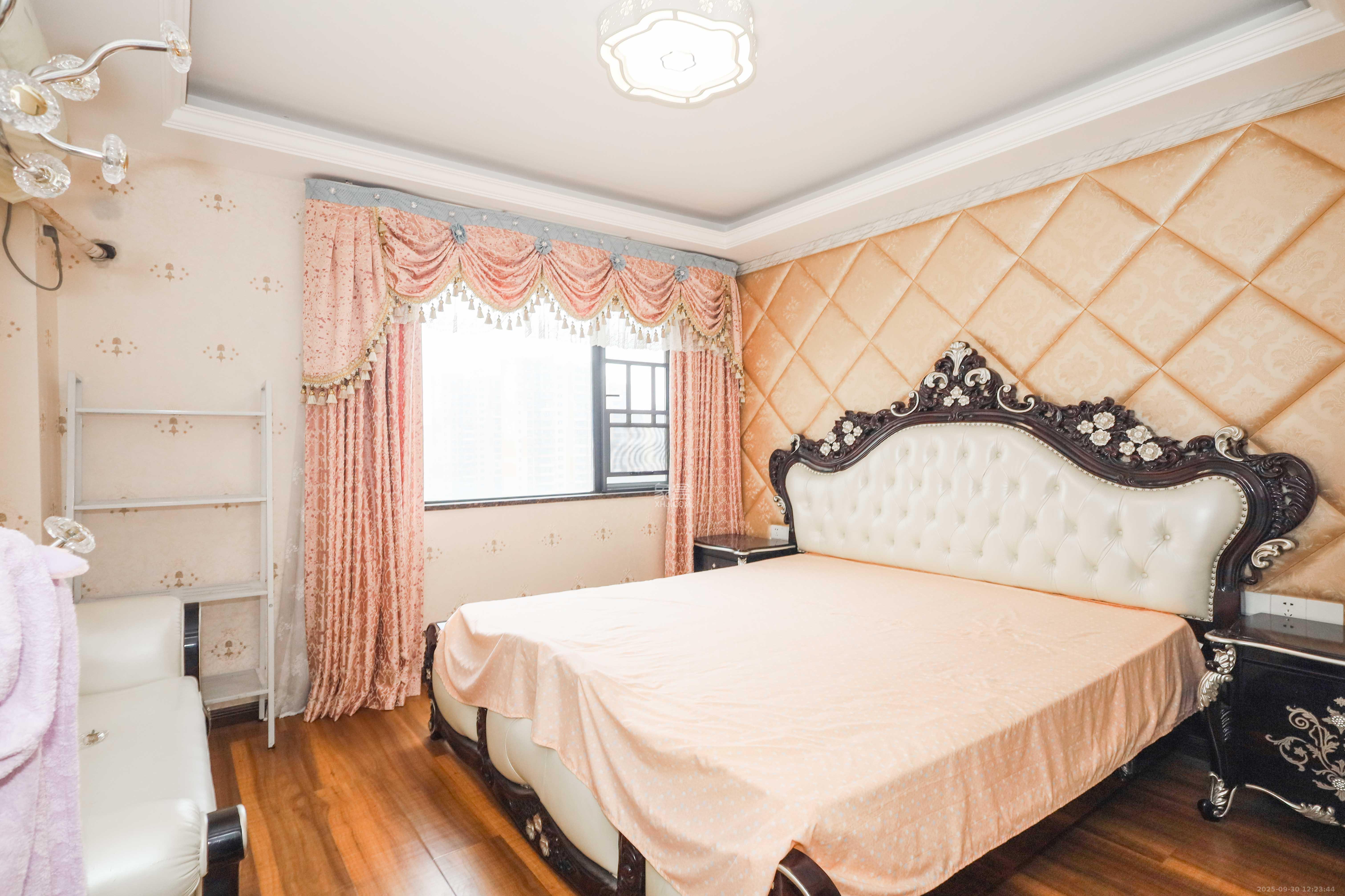 好莱城（弘德西街）  4室2厅2卫    120.0万卧室