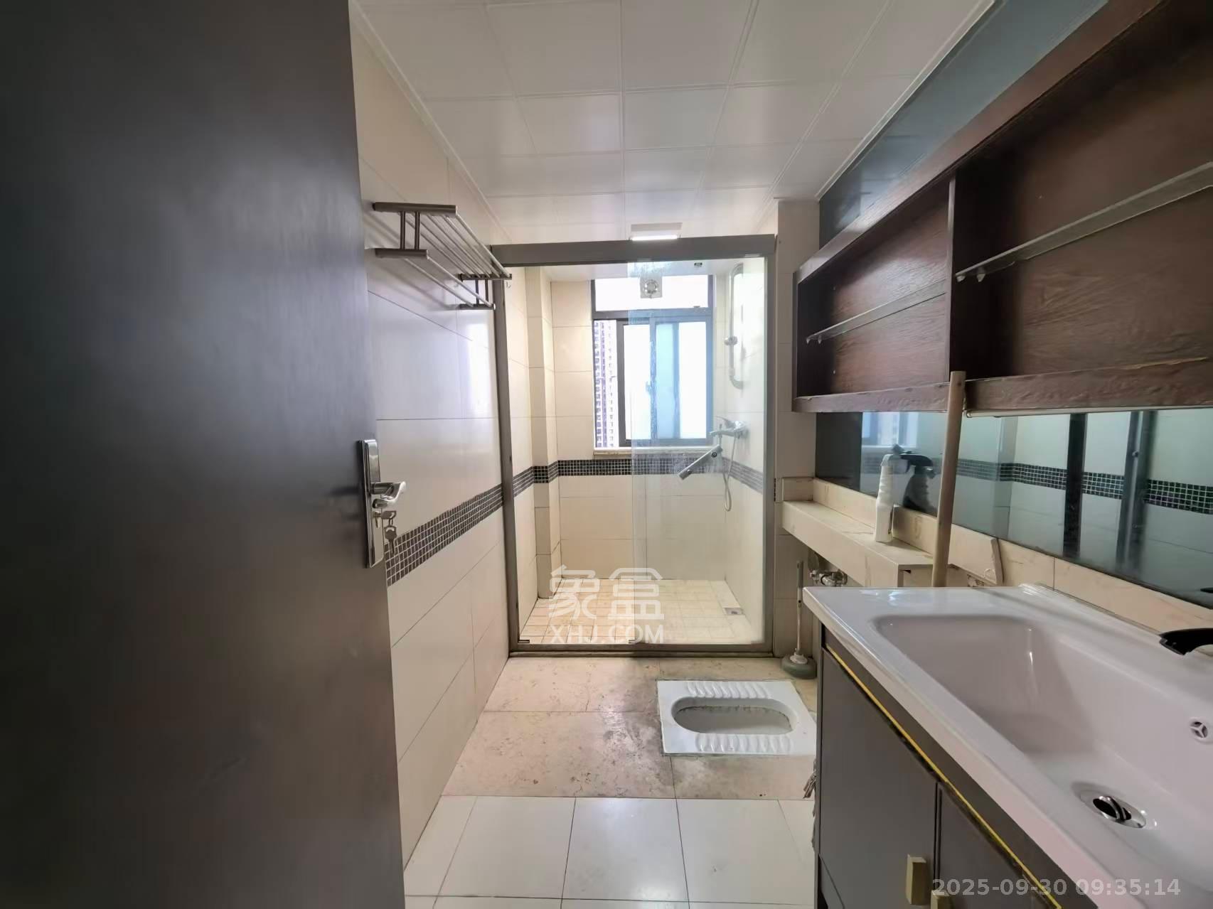 珠江花城二期扶水岸  3室2厅2卫    2100.0元/月室内图