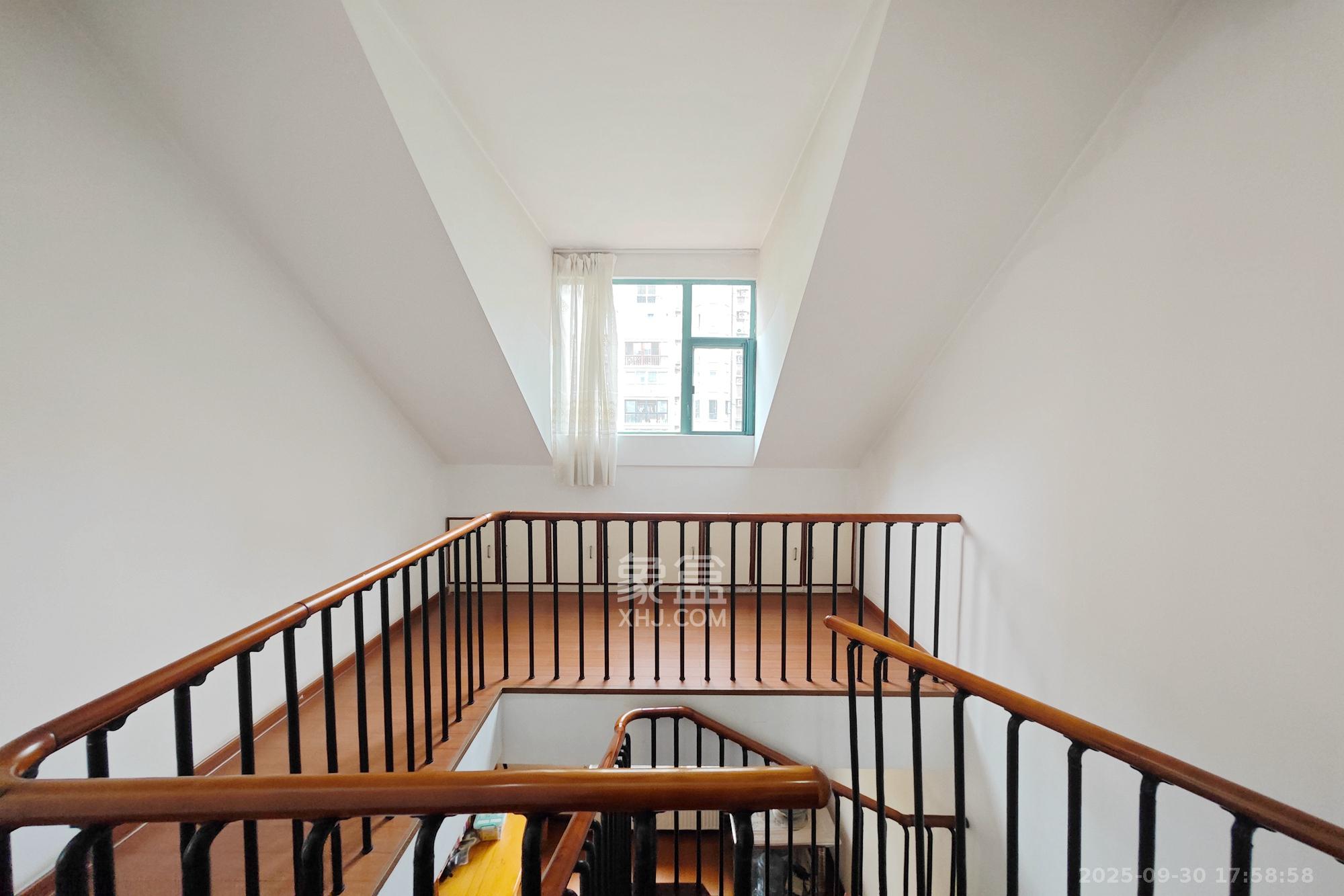 美林景园  6室3厅3卫    186.0万其他