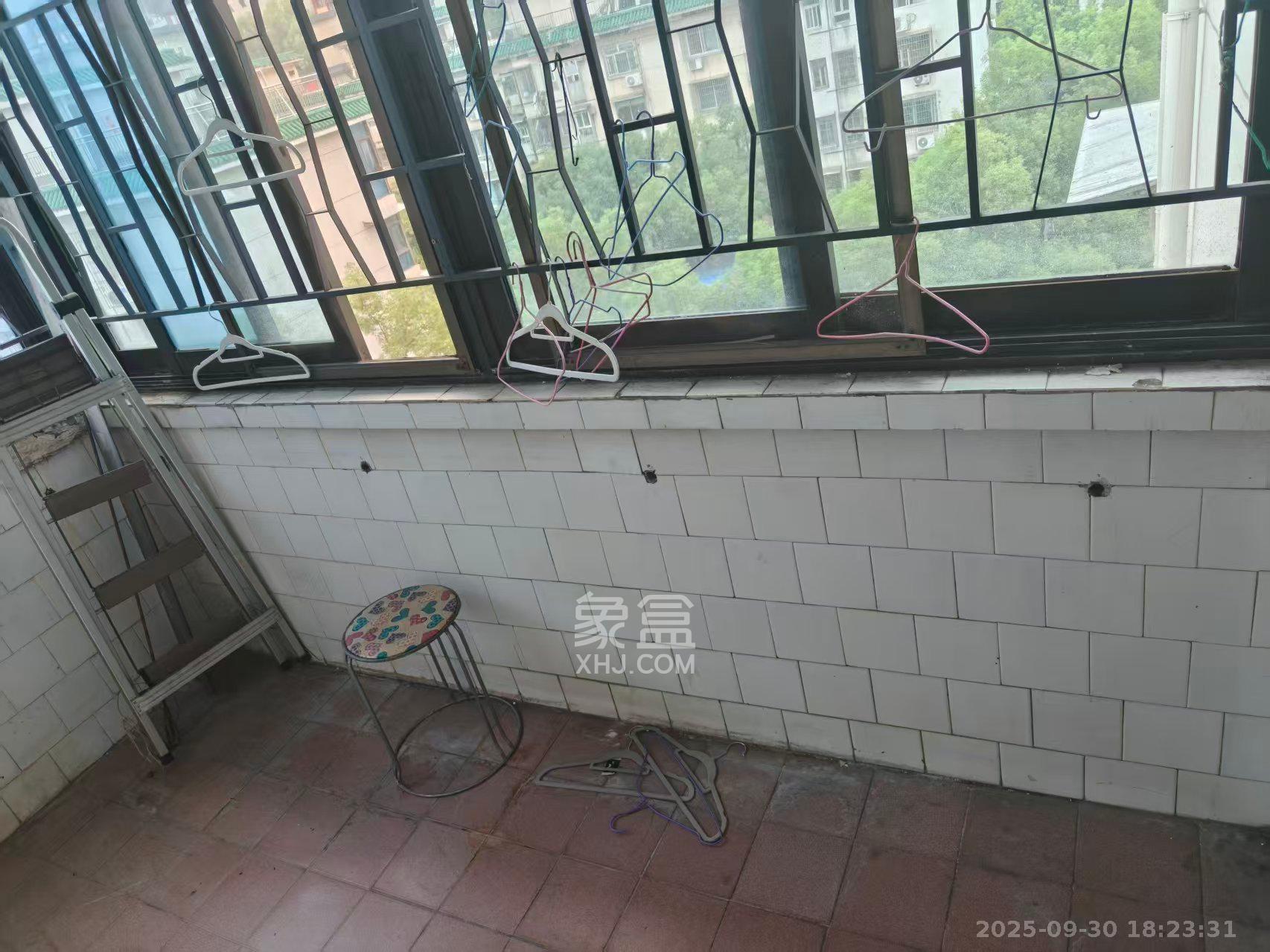 天心游路散盘  3室1厅1卫   1200.00元/月室内图